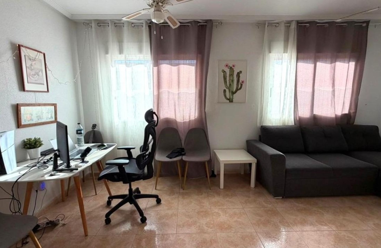 Sprzedaż - Apartament / Mieszkanie -
Torrevieja - Parque de las Naciones