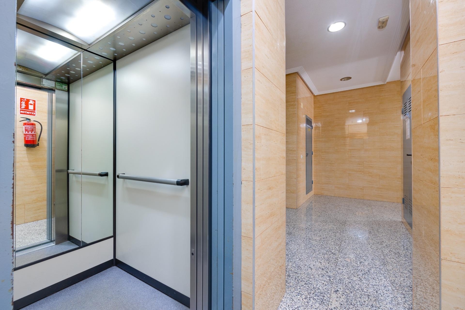 Sprzedaż - Apartament / Mieszkanie -
Torrevieja - Parque de las Naciones