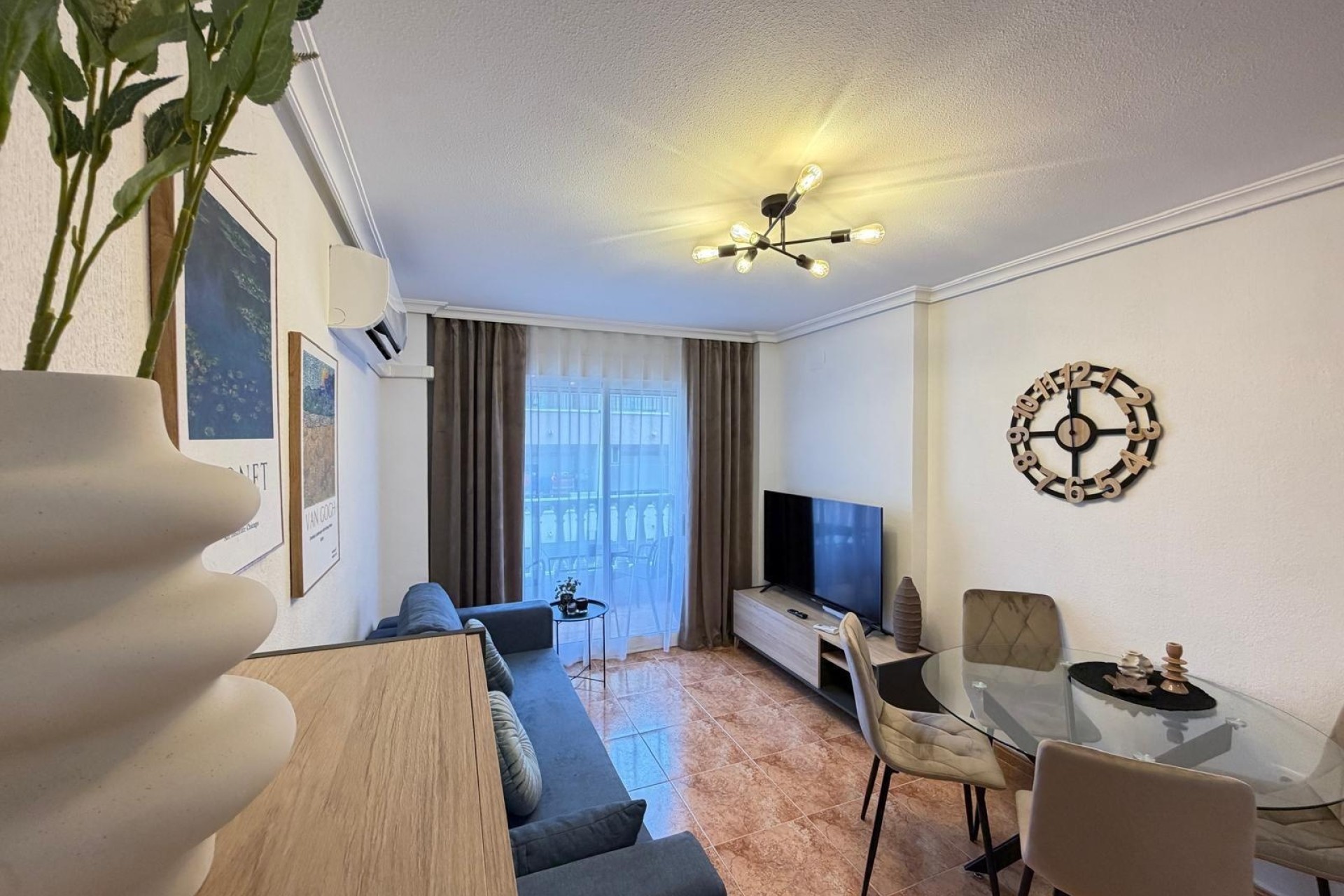 Sprzedaż - Apartament / Mieszkanie -
Torrevieja - Parque de las Naciones