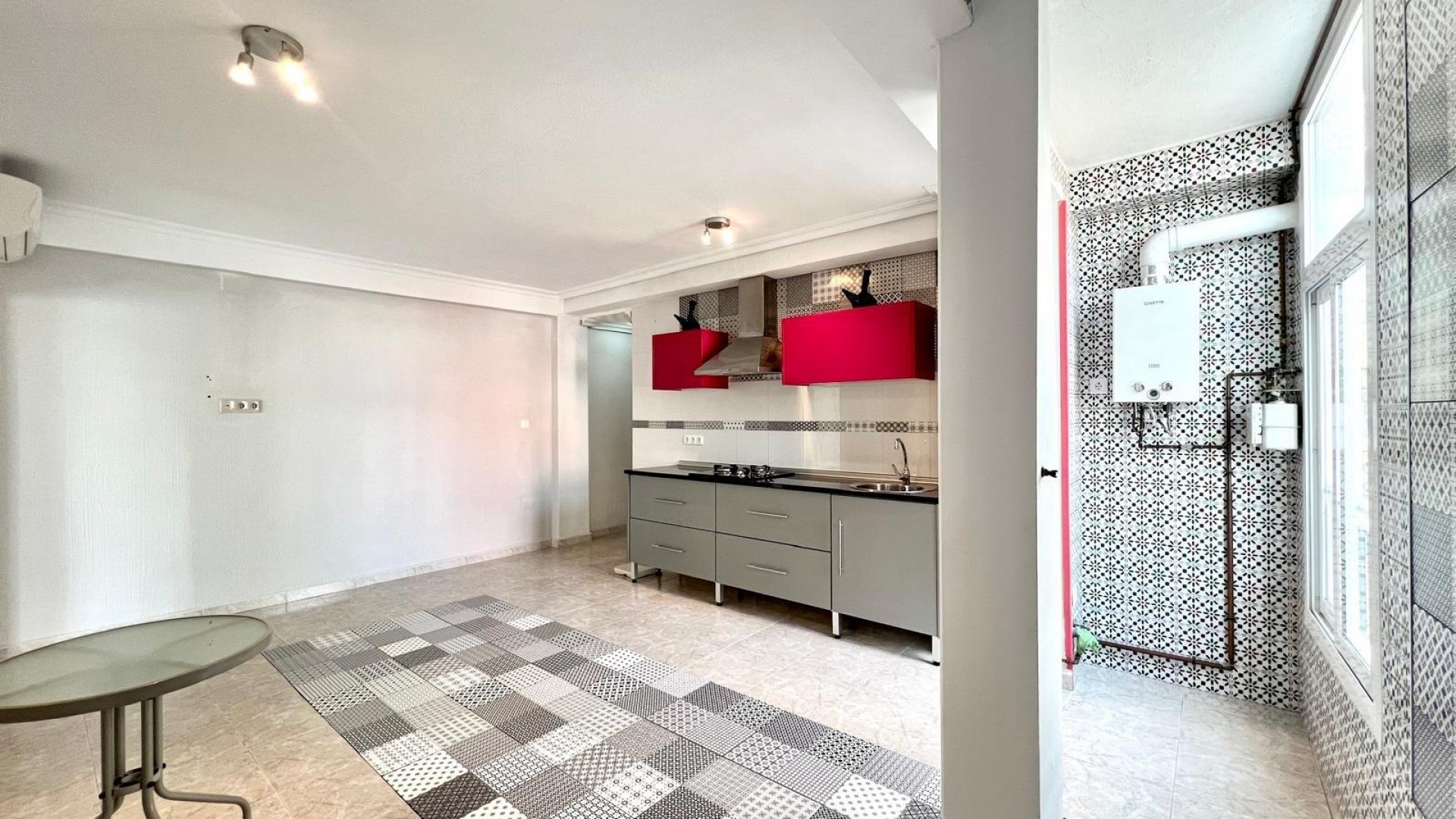 Sprzedaż - Apartament mieszkanie -
Torrevieja - Paseo maritimo