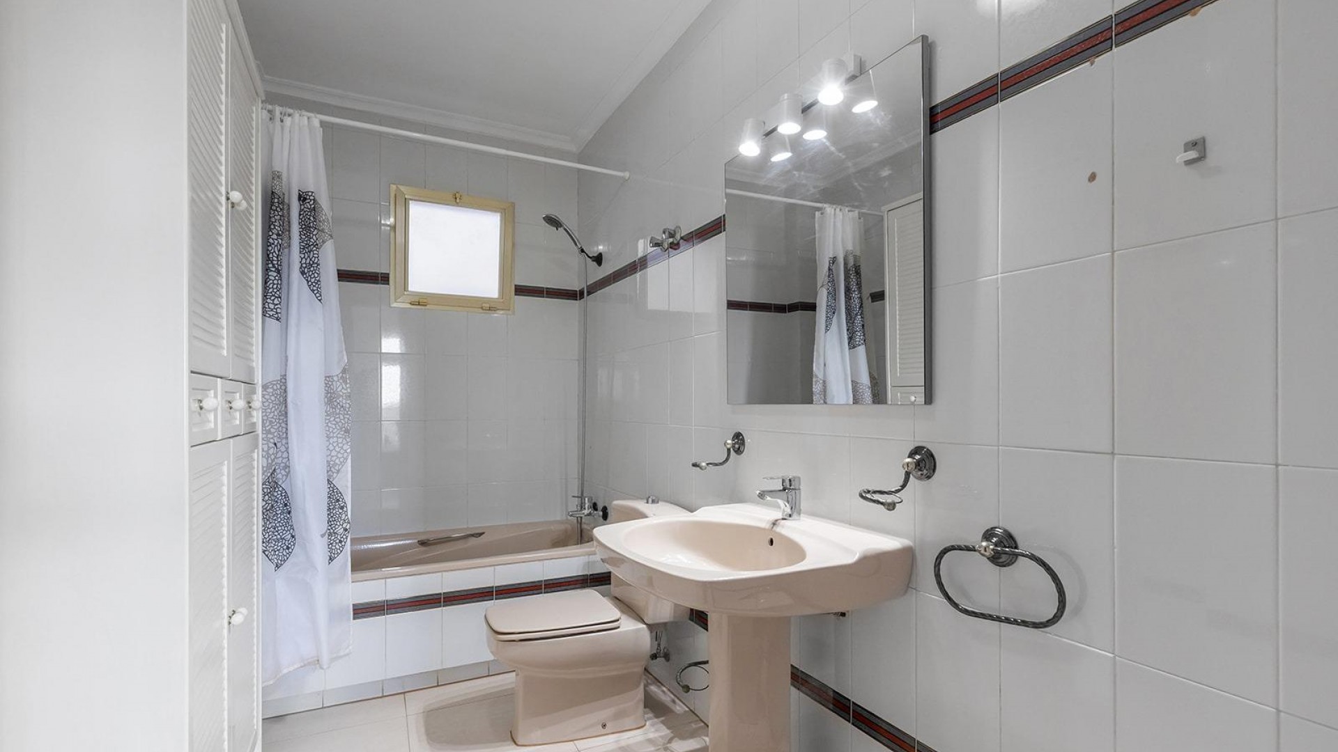 Sprzedaż - Apartament mieszkanie -
Torrevieja - Paseo maritimo