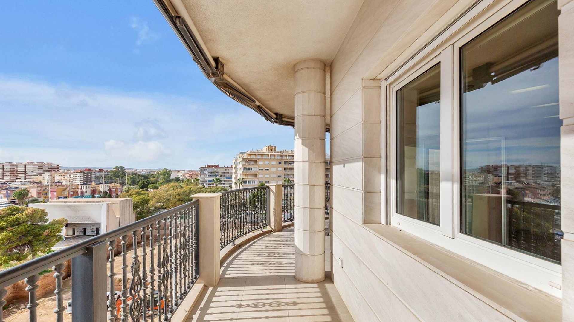 Sprzedaż - Apartament mieszkanie -
Torrevieja - Paseo maritimo