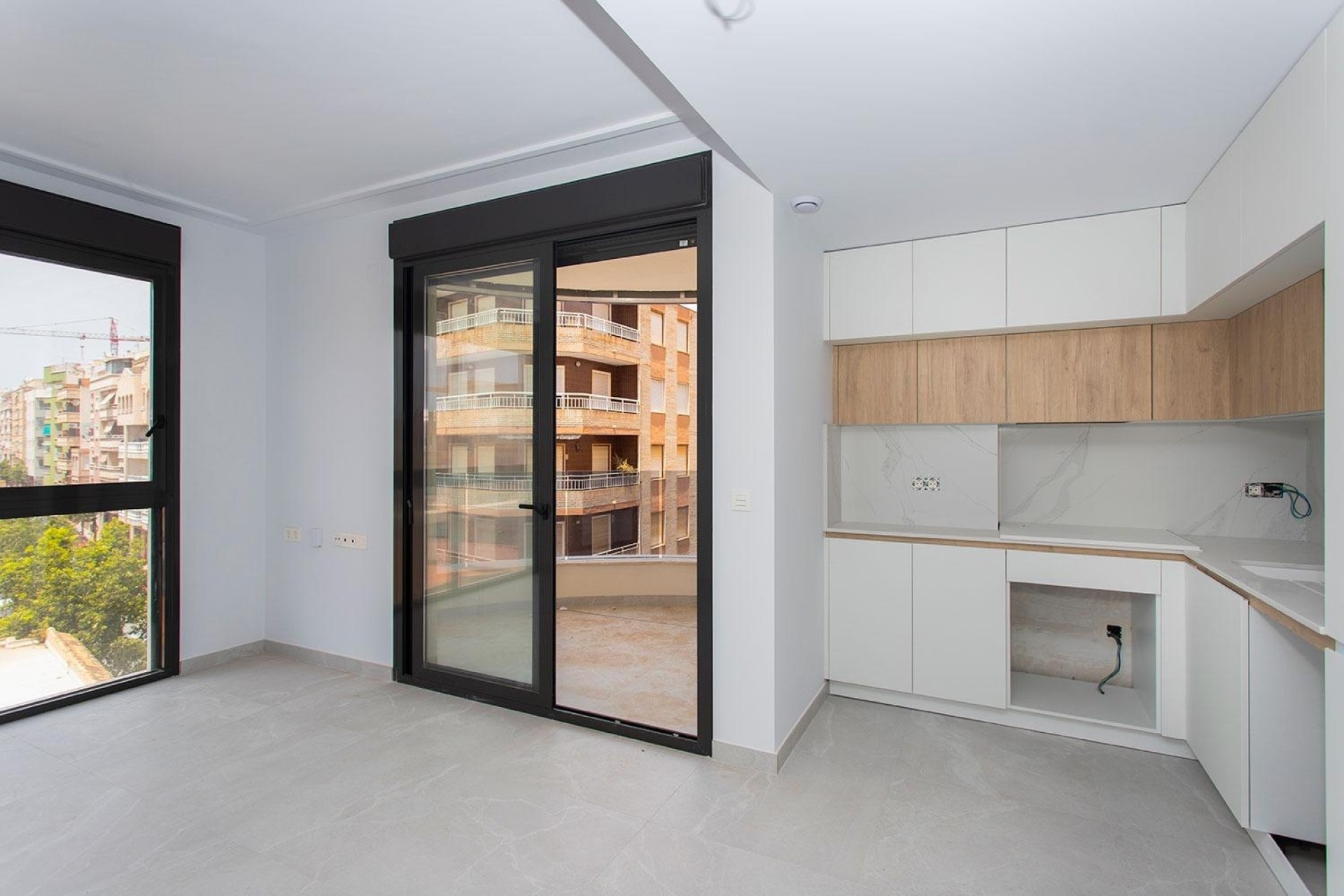 Sprzedaż - Apartament / Mieszkanie -
Torrevieja - Paseo maritimo