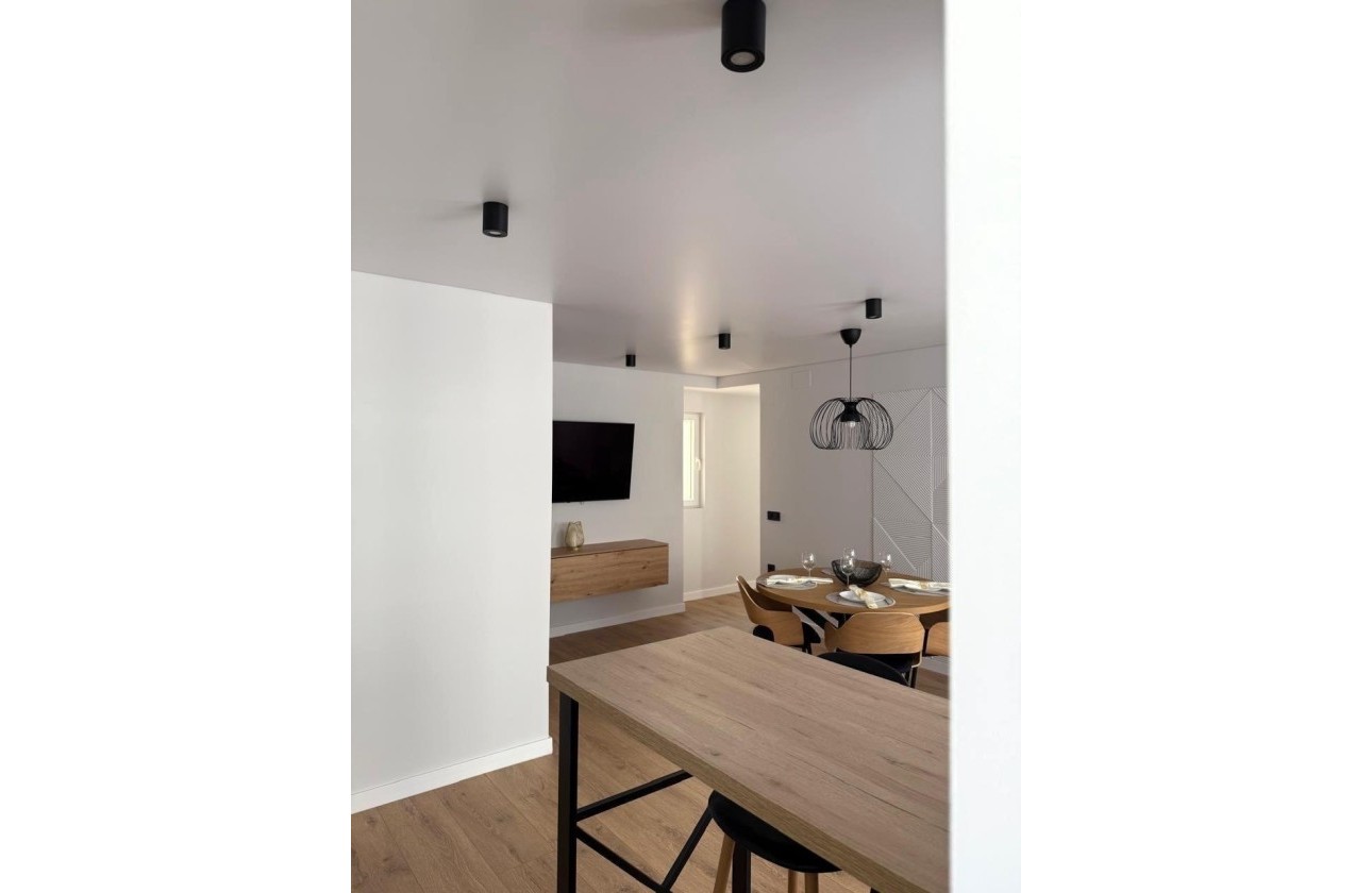 Sprzedaż - Apartament / Mieszkanie -
Torrevieja - Paseo maritimo