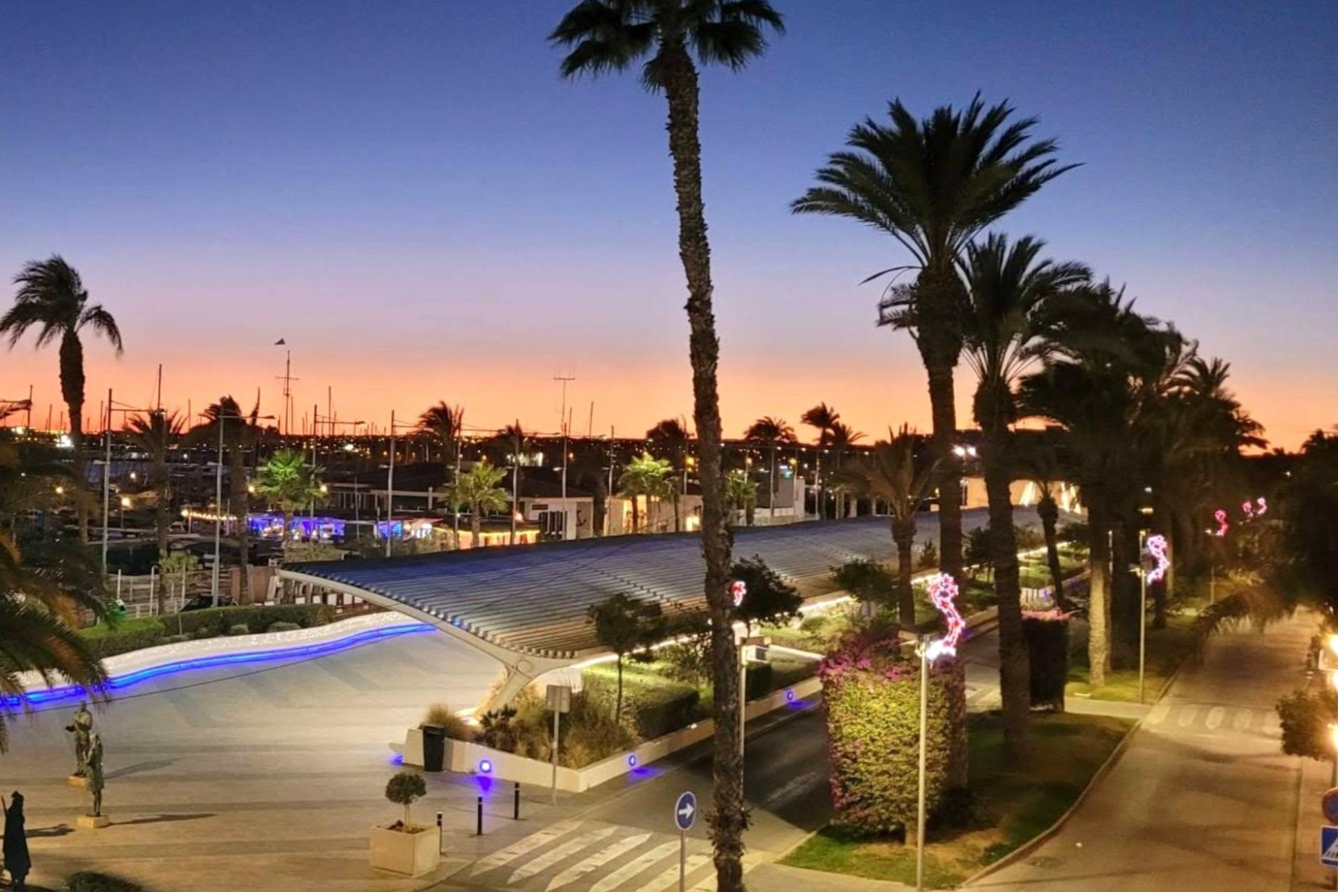 Sprzedaż - Apartament / Mieszkanie -
Torrevieja - Paseo maritimo