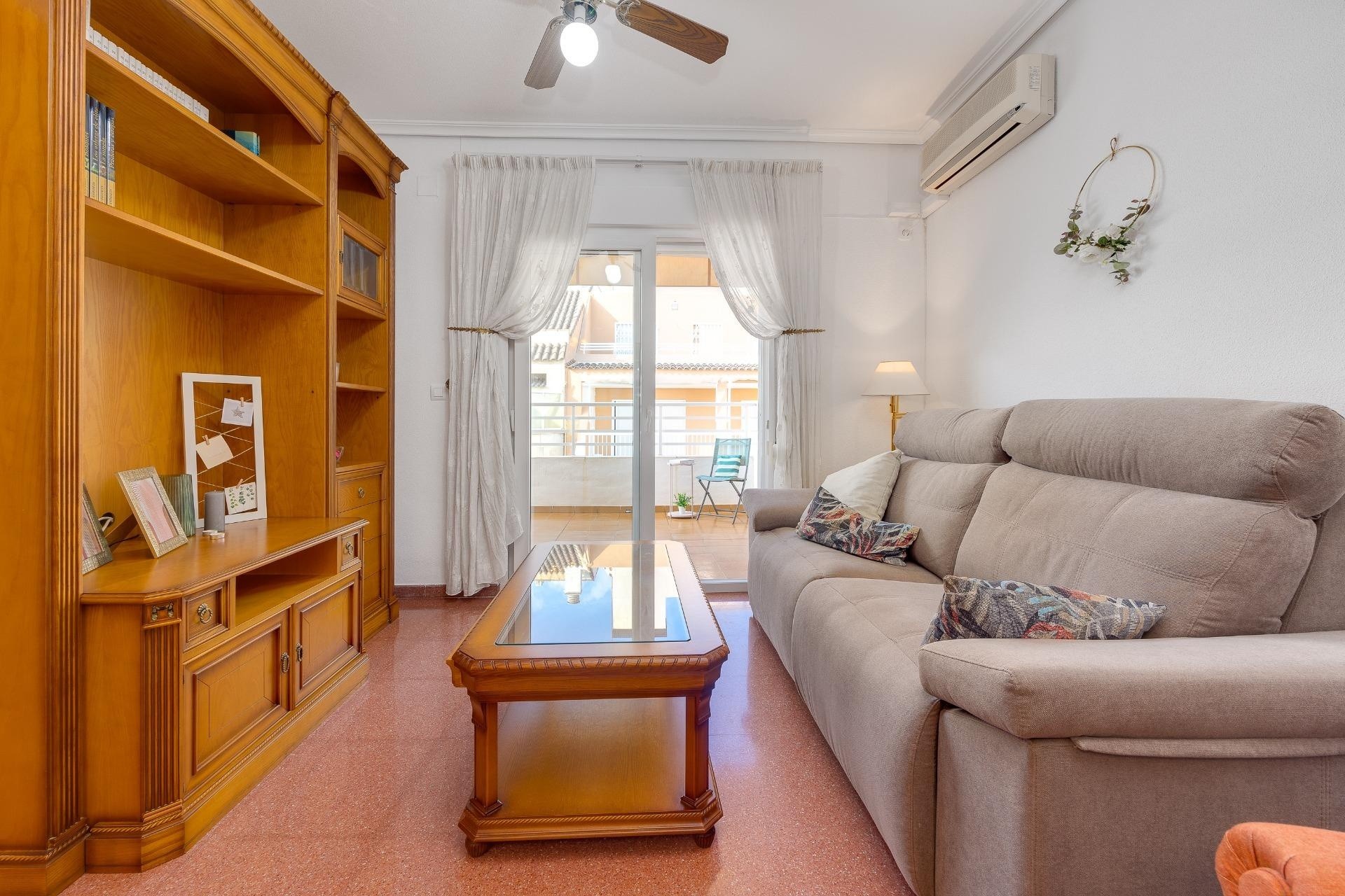 Sprzedaż - Apartament / Mieszkanie -
Torrevieja - Paseo maritimo