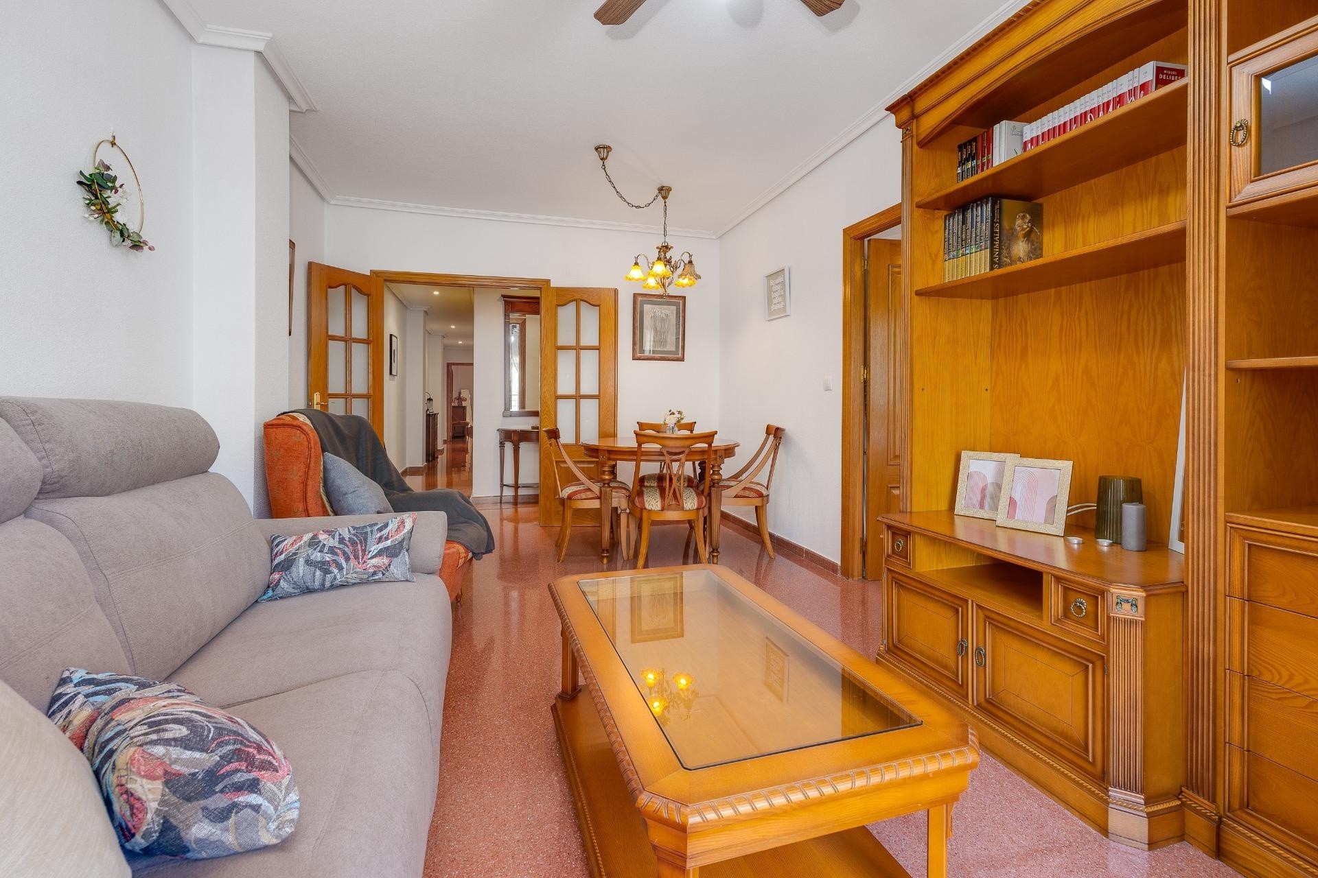 Sprzedaż - Apartament / Mieszkanie -
Torrevieja - Paseo maritimo