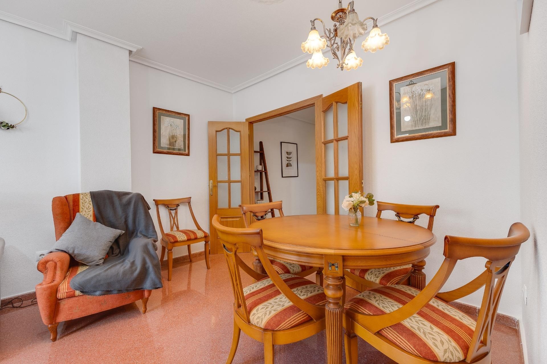 Sprzedaż - Apartament / Mieszkanie -
Torrevieja - Paseo maritimo