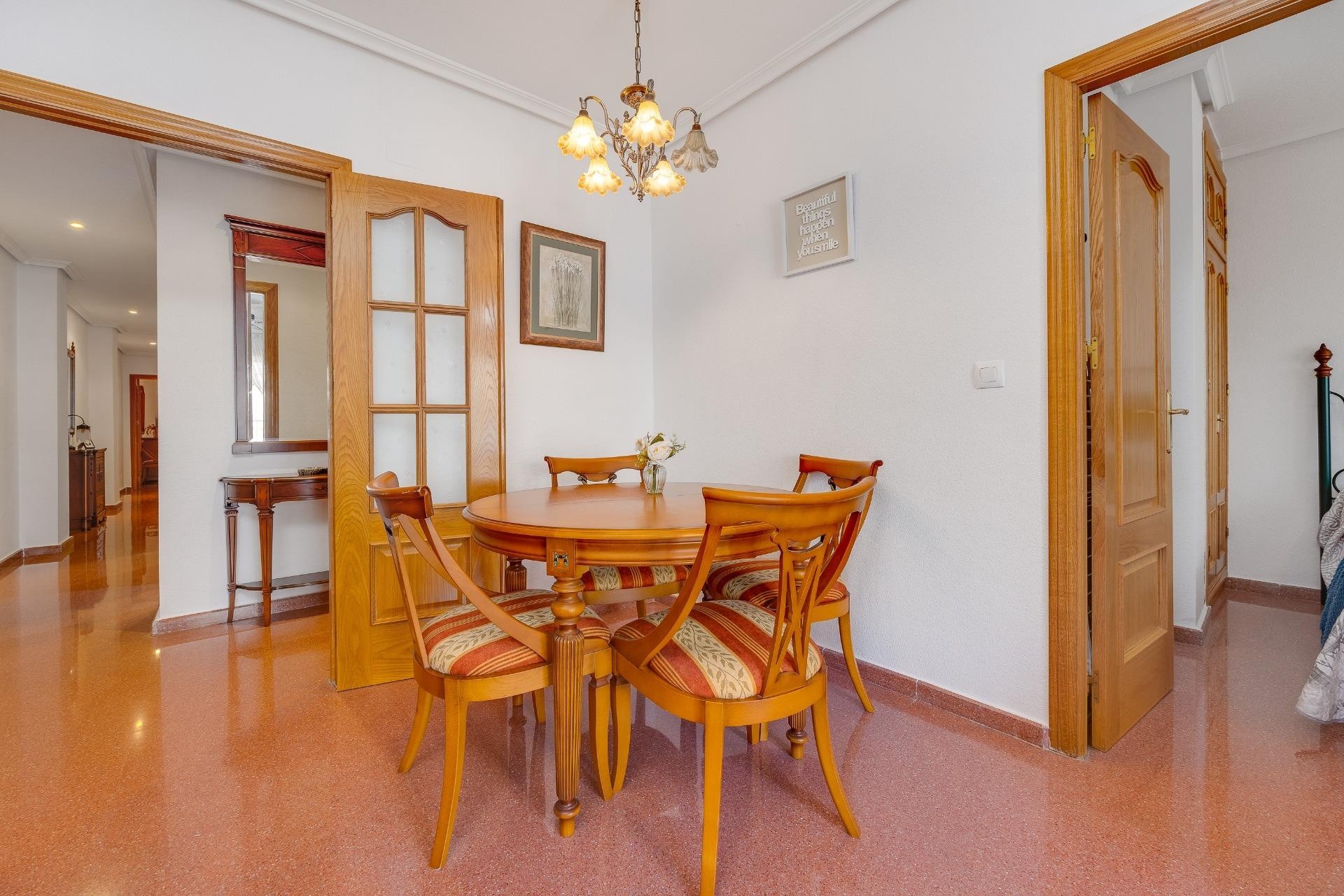 Sprzedaż - Apartament / Mieszkanie -
Torrevieja - Paseo maritimo