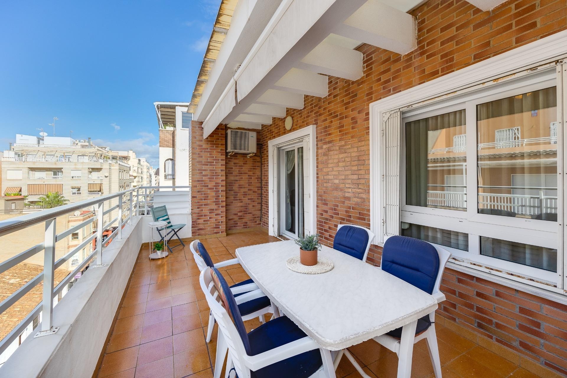 Sprzedaż - Apartament / Mieszkanie -
Torrevieja - Paseo maritimo