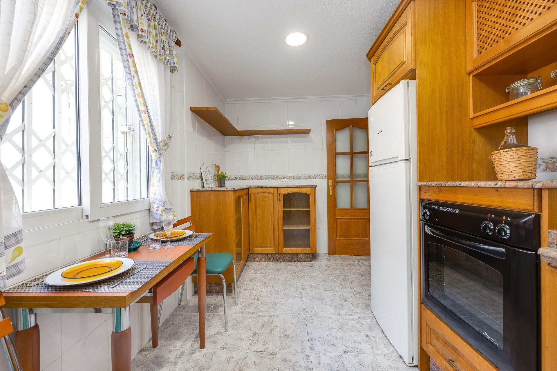 Sprzedaż - Apartament / Mieszkanie -
Torrevieja - Paseo maritimo