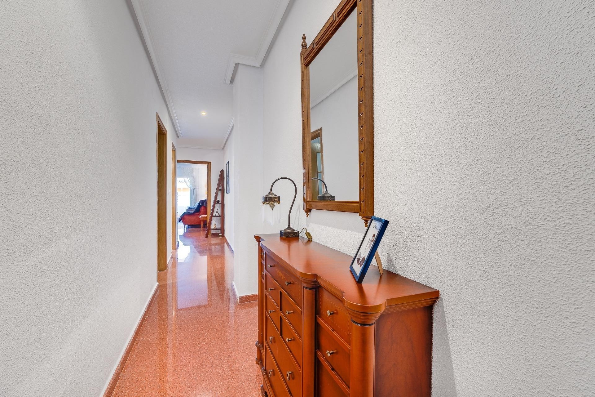 Sprzedaż - Apartament / Mieszkanie -
Torrevieja - Paseo maritimo