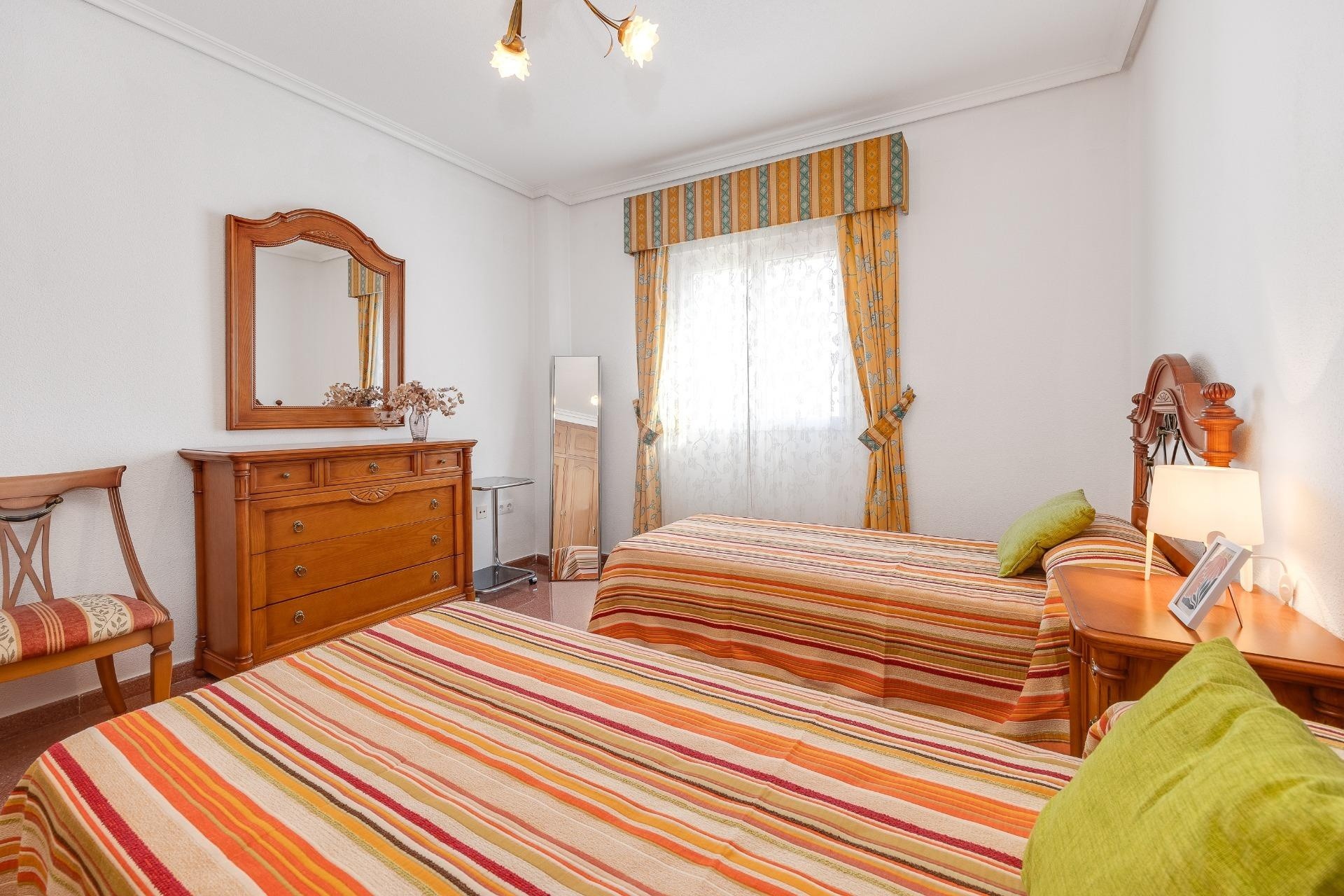Sprzedaż - Apartament / Mieszkanie -
Torrevieja - Paseo maritimo