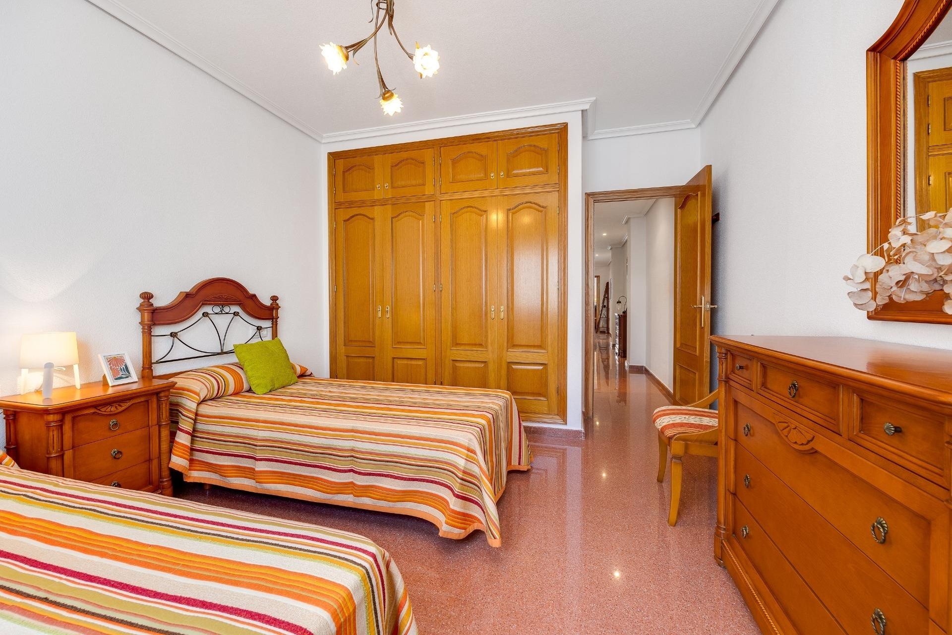 Sprzedaż - Apartament / Mieszkanie -
Torrevieja - Paseo maritimo