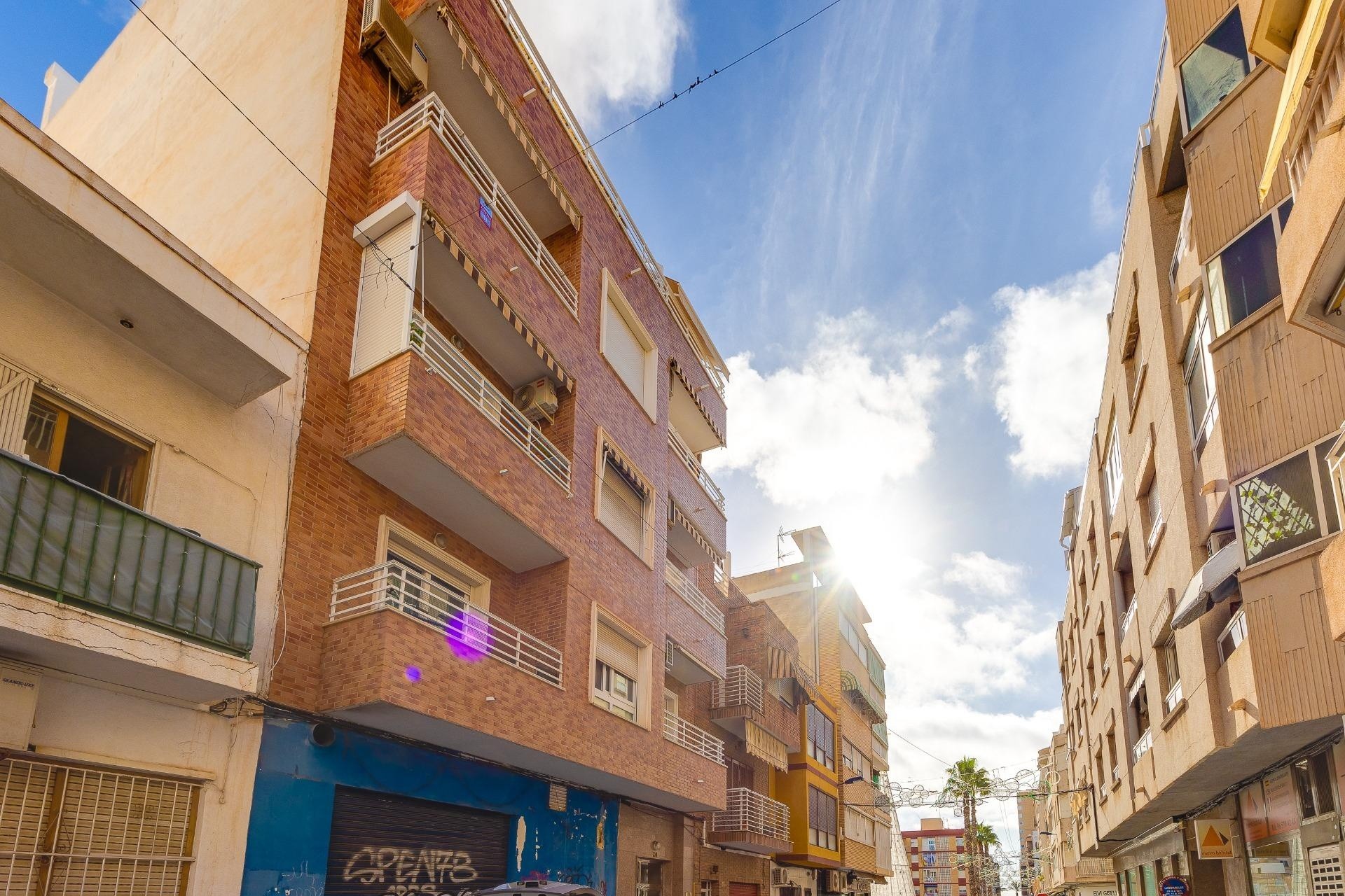 Sprzedaż - Apartament / Mieszkanie -
Torrevieja - Paseo maritimo