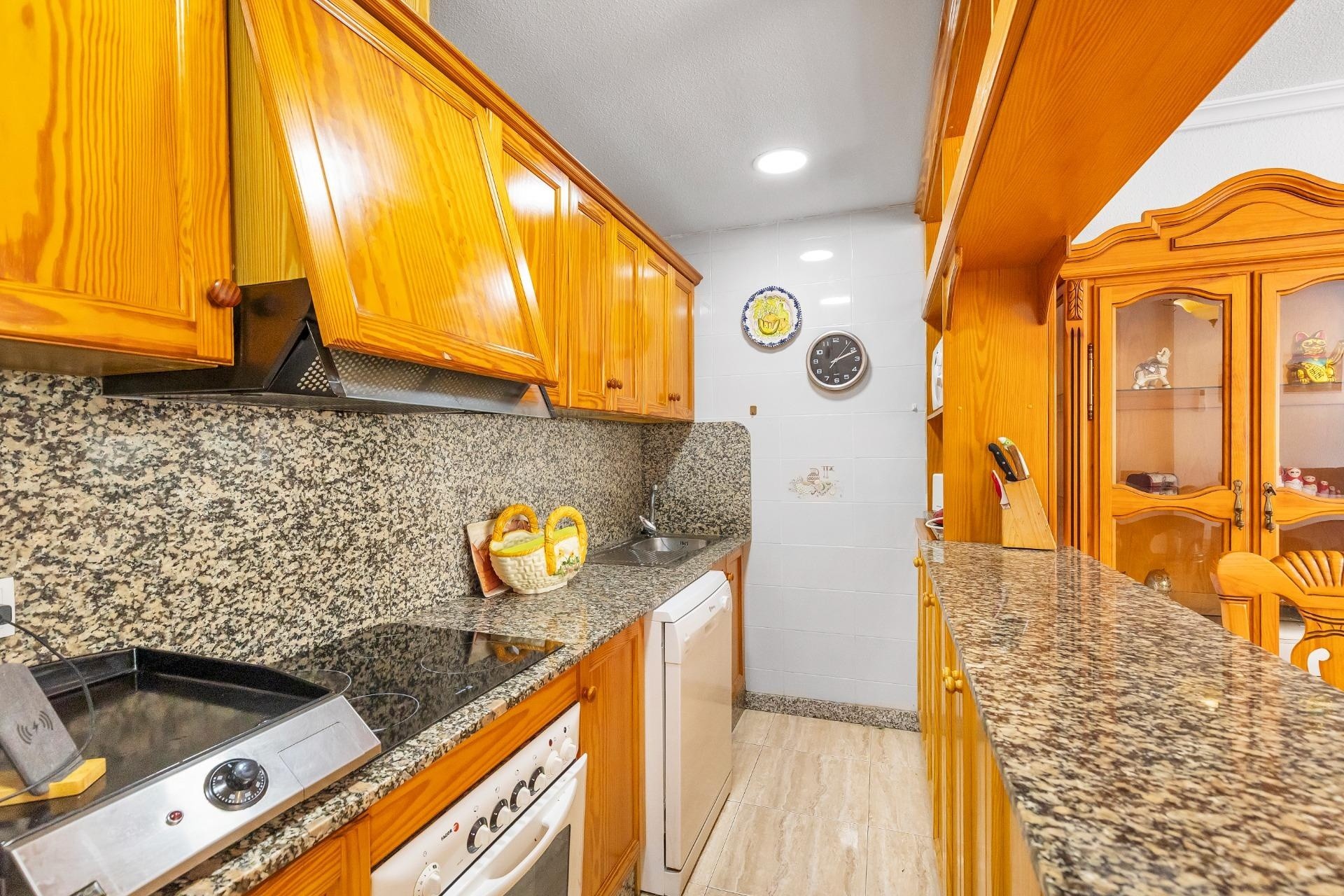 Sprzedaż - Apartament / Mieszkanie -
Torrevieja - Paseo Maritimo
