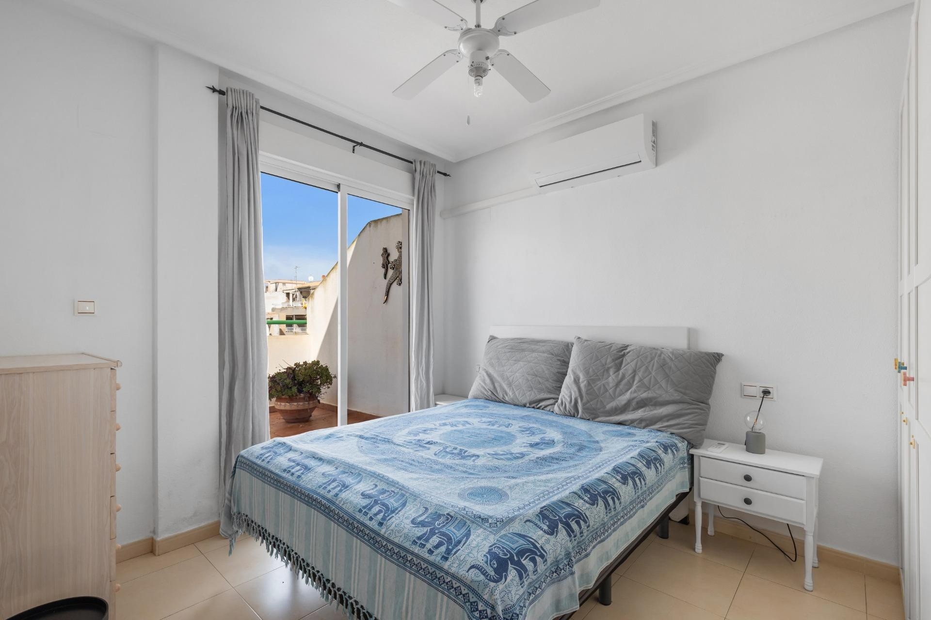 Sprzedaż - Apartament mieszkanie -
Torrevieja - Playa de los Locos