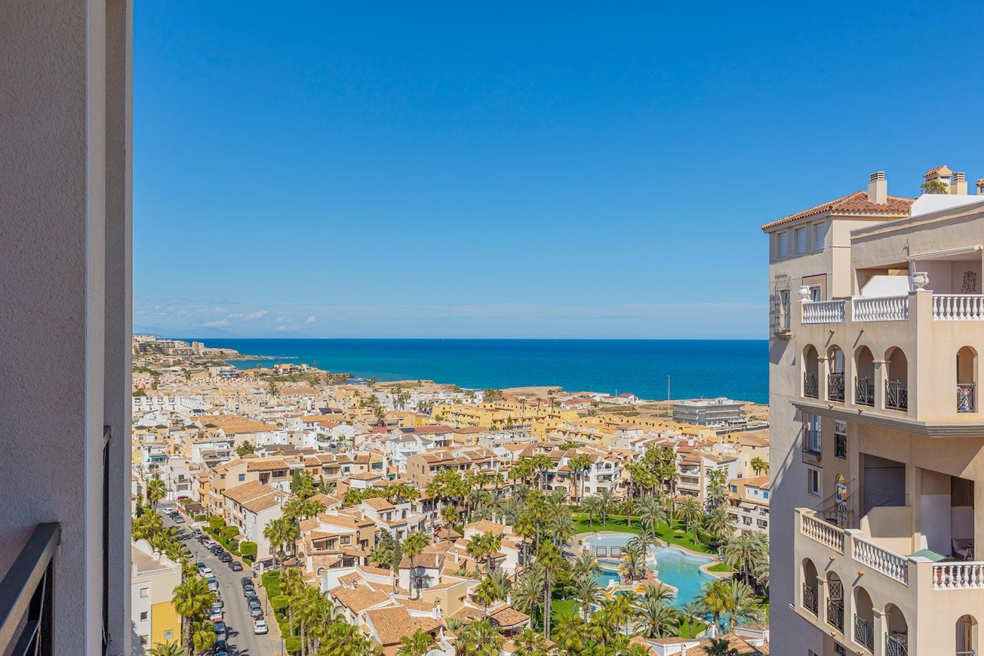 Sprzedaż - Apartament / Mieszkanie -
Torrevieja - Playa de los Locos