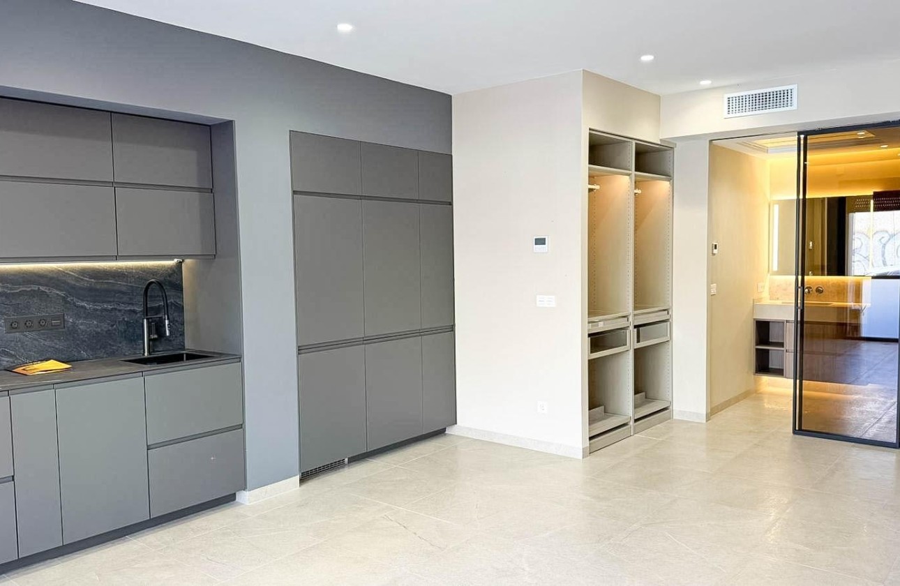 Sprzedaż - Apartament / Mieszkanie -
Torrevieja - Playa de los Locos