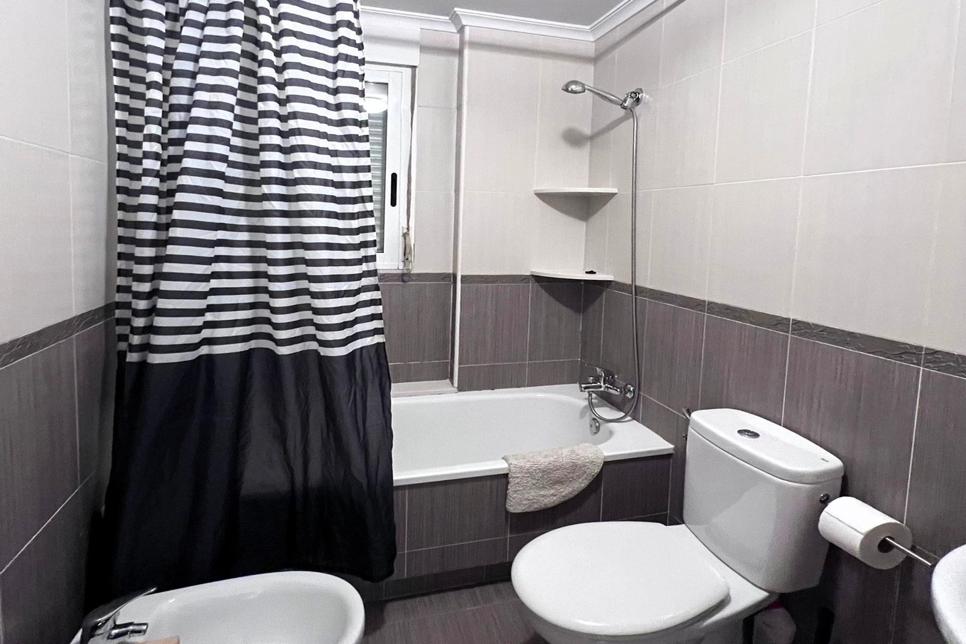 Sprzedaż - Apartament / Mieszkanie -
Torrevieja - Playa de los Locos