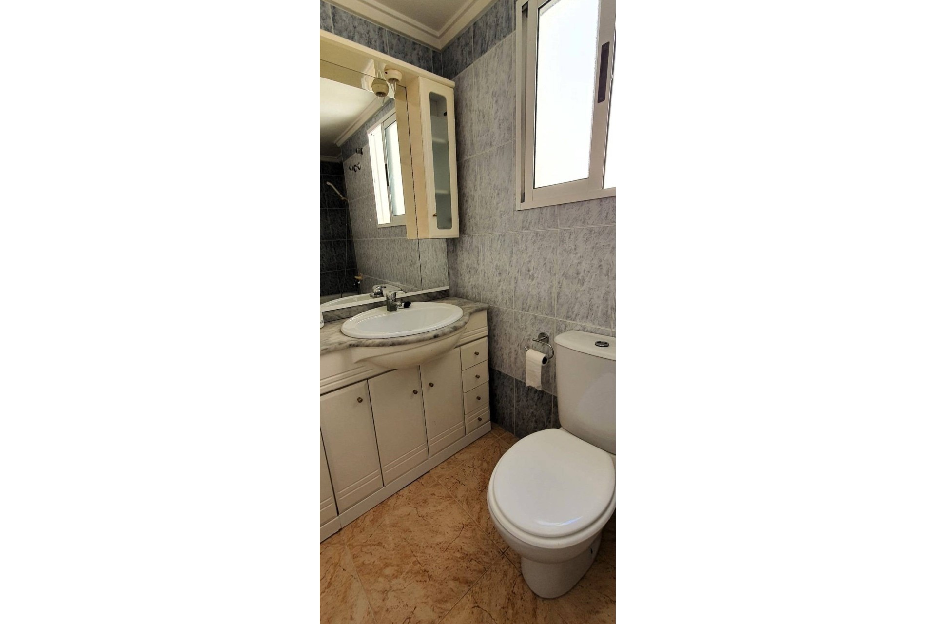 Sprzedaż - Apartament / Mieszkanie -
Torrevieja - Playa de los Locos