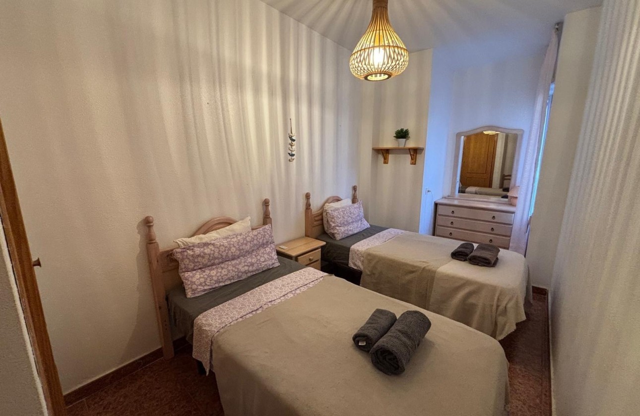 Sprzedaż - Apartament / Mieszkanie -
Torrevieja - Playa de los Locos