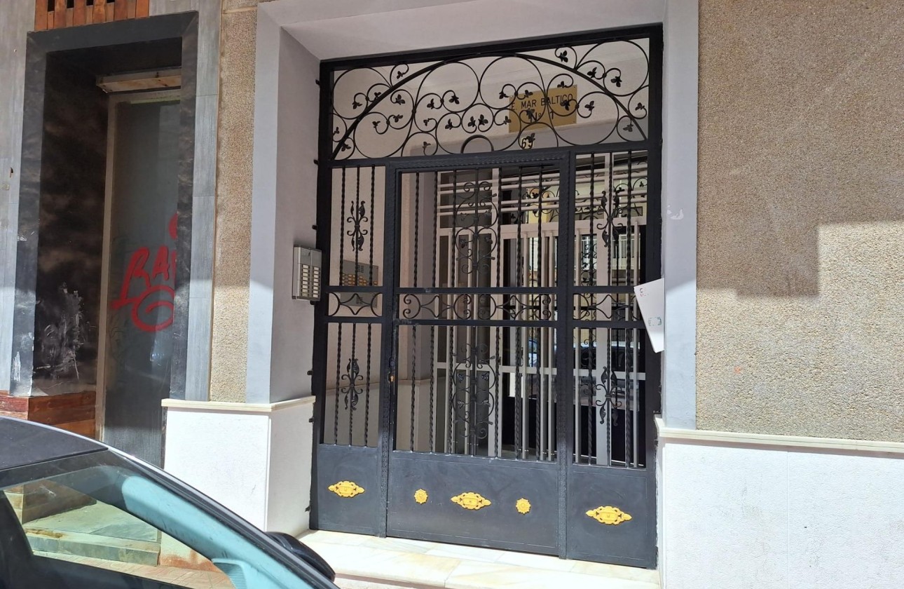Sprzedaż - Apartament / Mieszkanie -
Torrevieja - Playa de los Locos