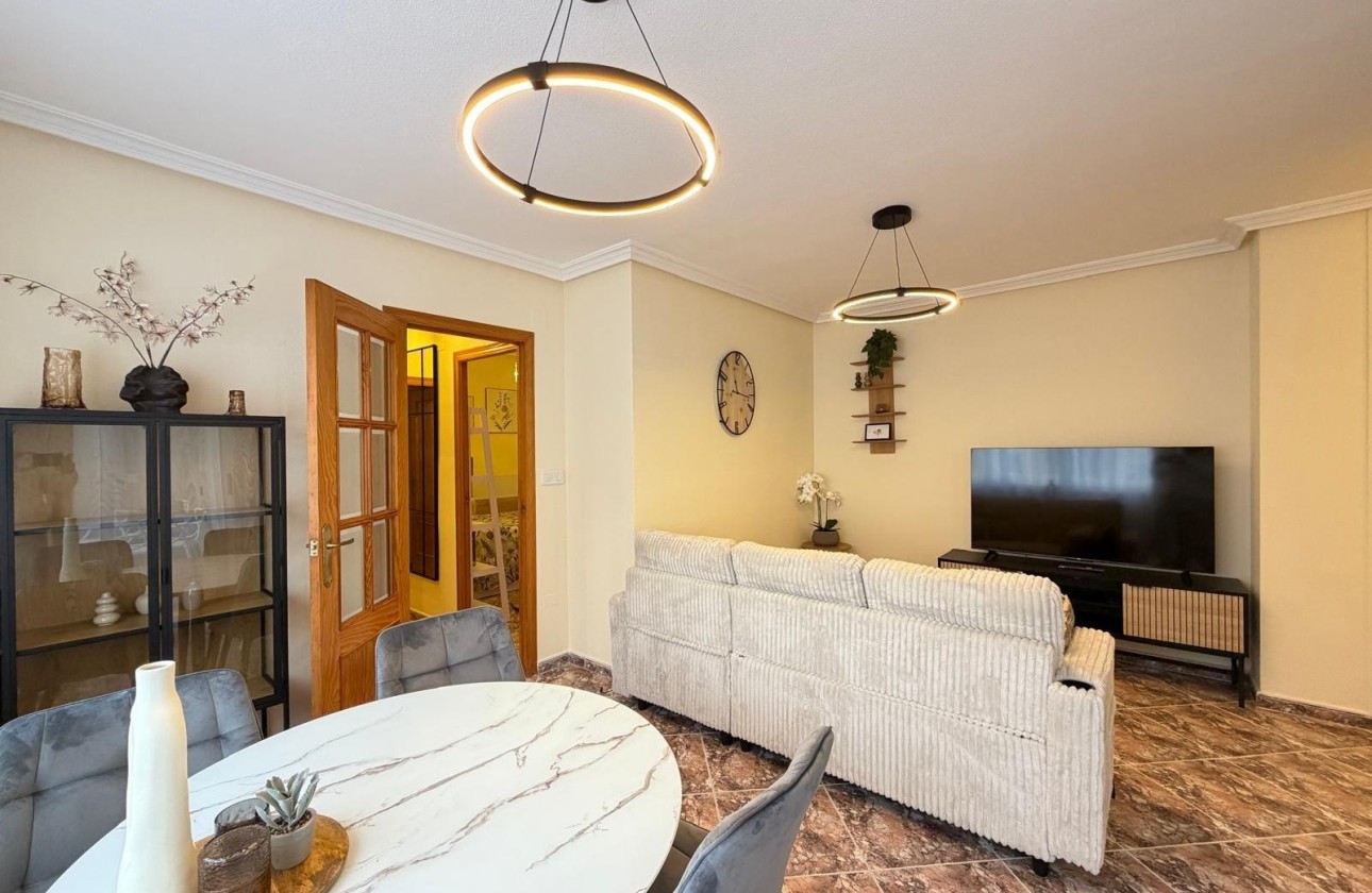 Sprzedaż - Apartament / Mieszkanie -
Torrevieja - Playa de los Locos