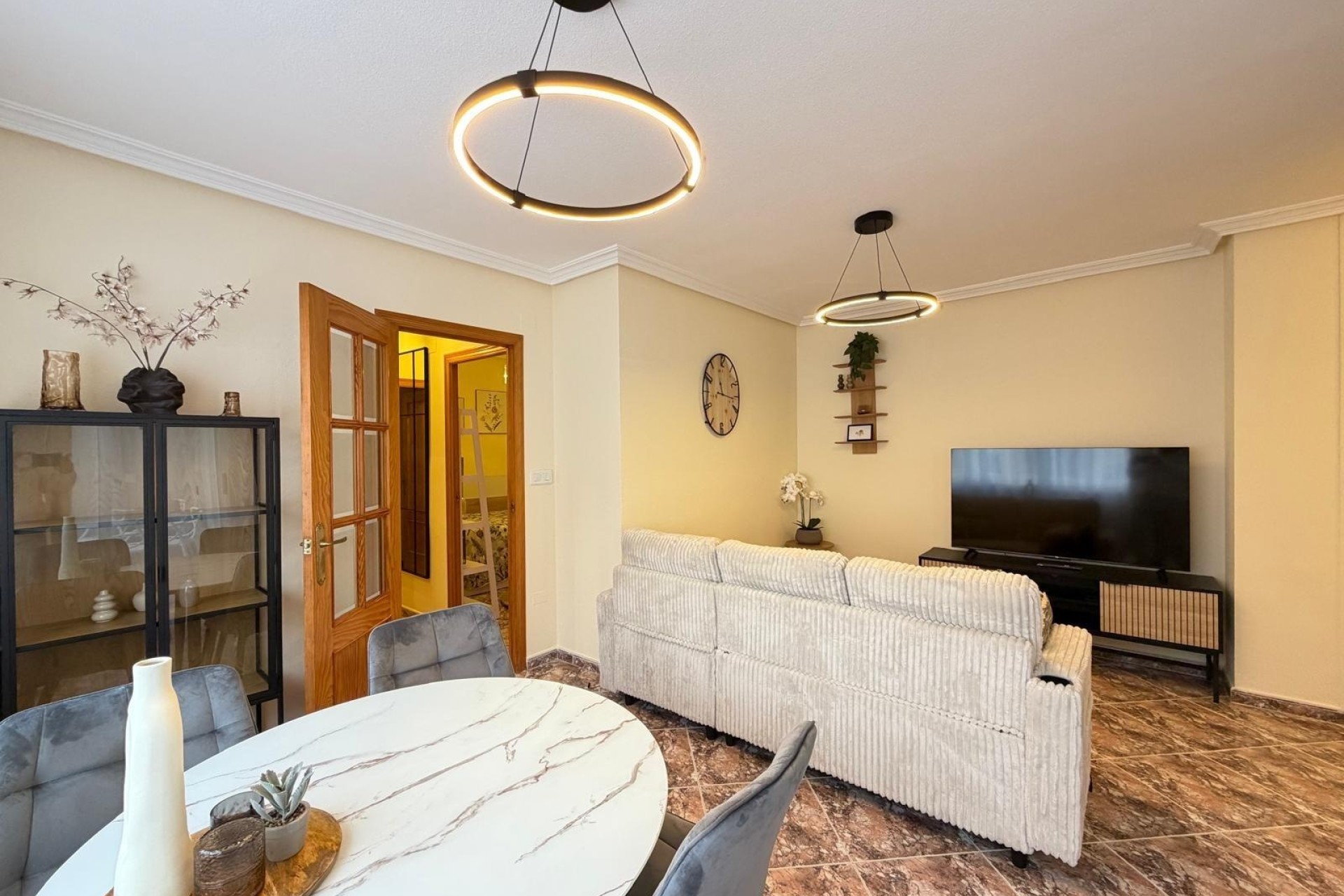 Sprzedaż - Apartament / Mieszkanie -
Torrevieja - Playa de los Locos