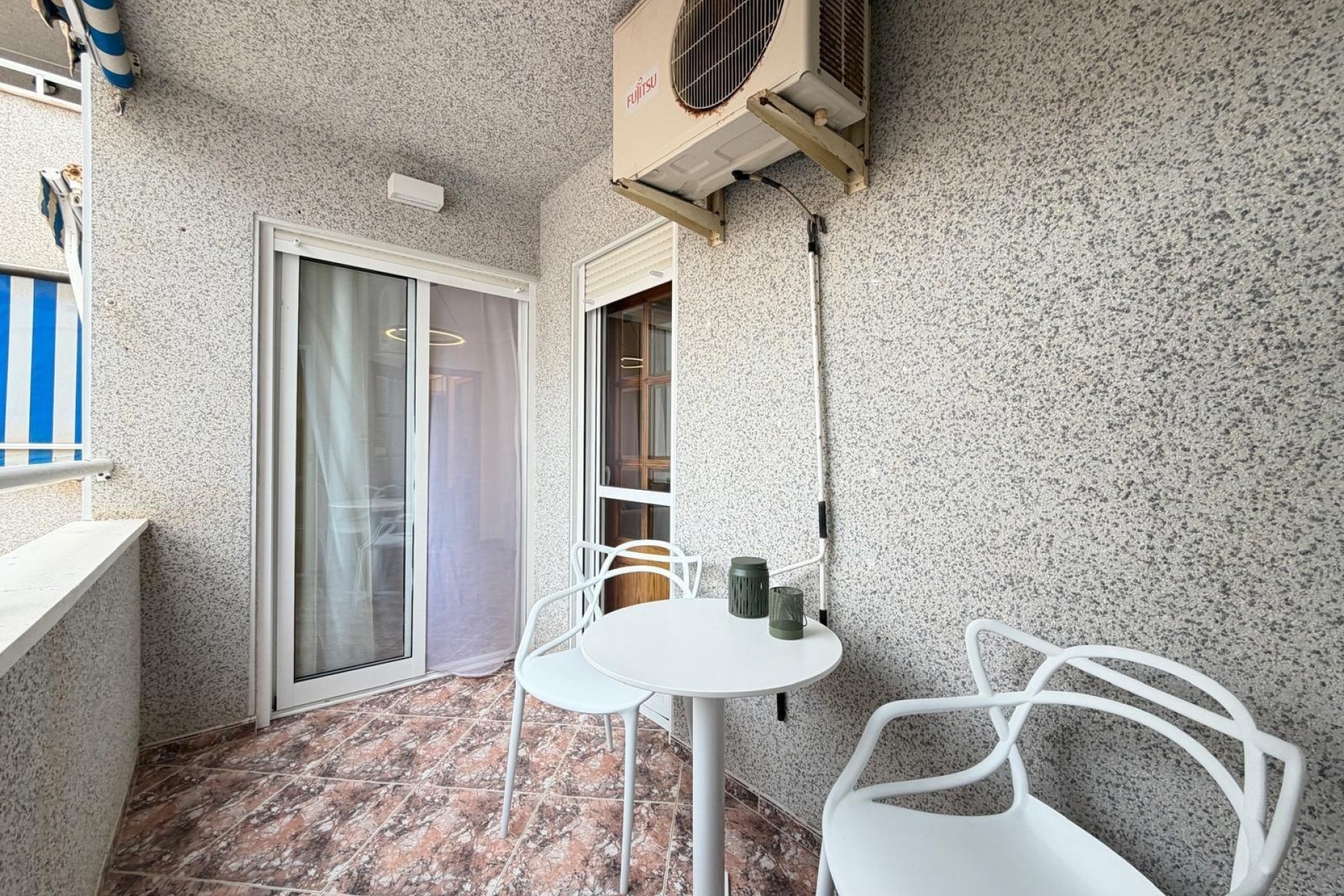 Sprzedaż - Apartament / Mieszkanie -
Torrevieja - Playa de los Locos