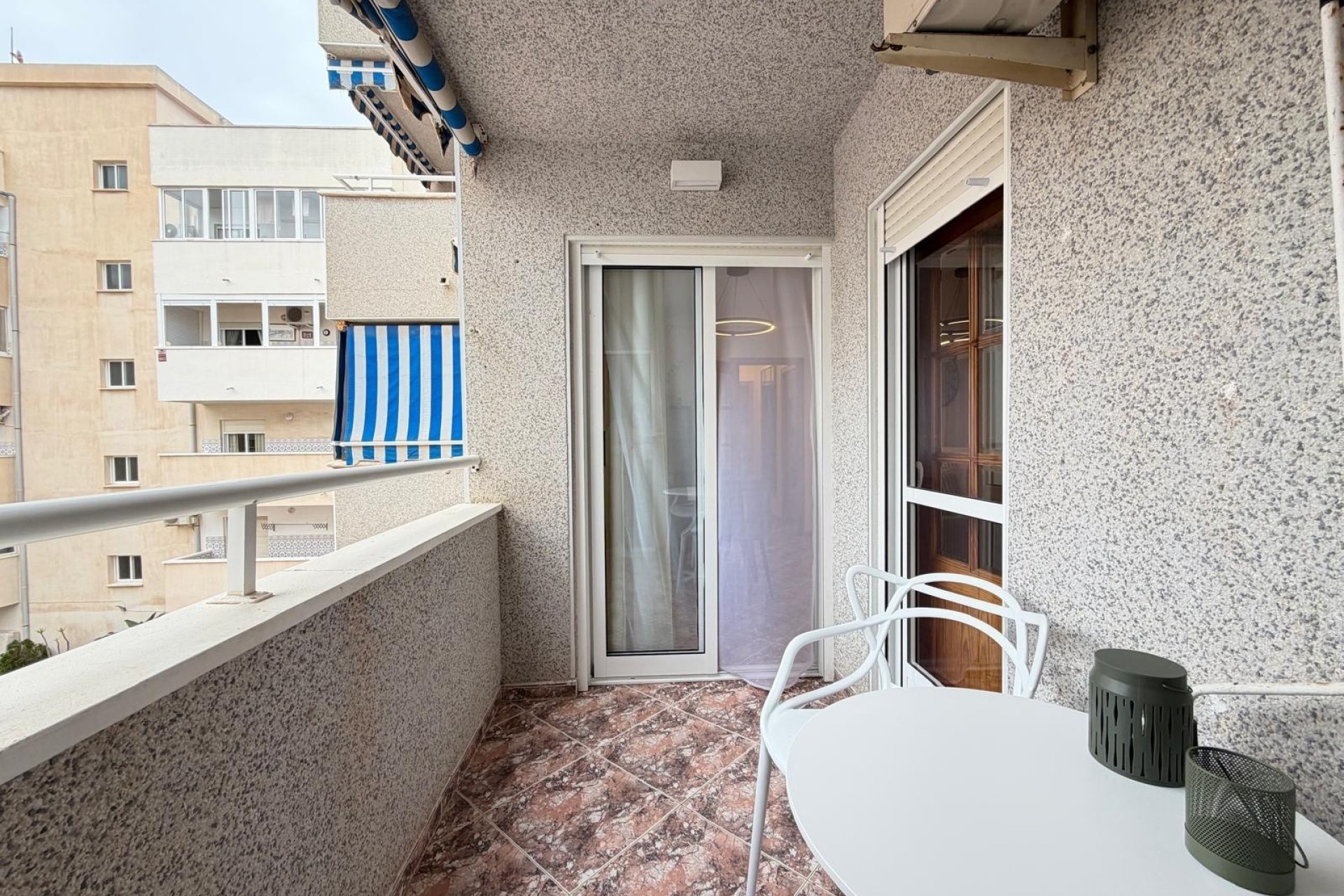 Sprzedaż - Apartament / Mieszkanie -
Torrevieja - Playa de los Locos