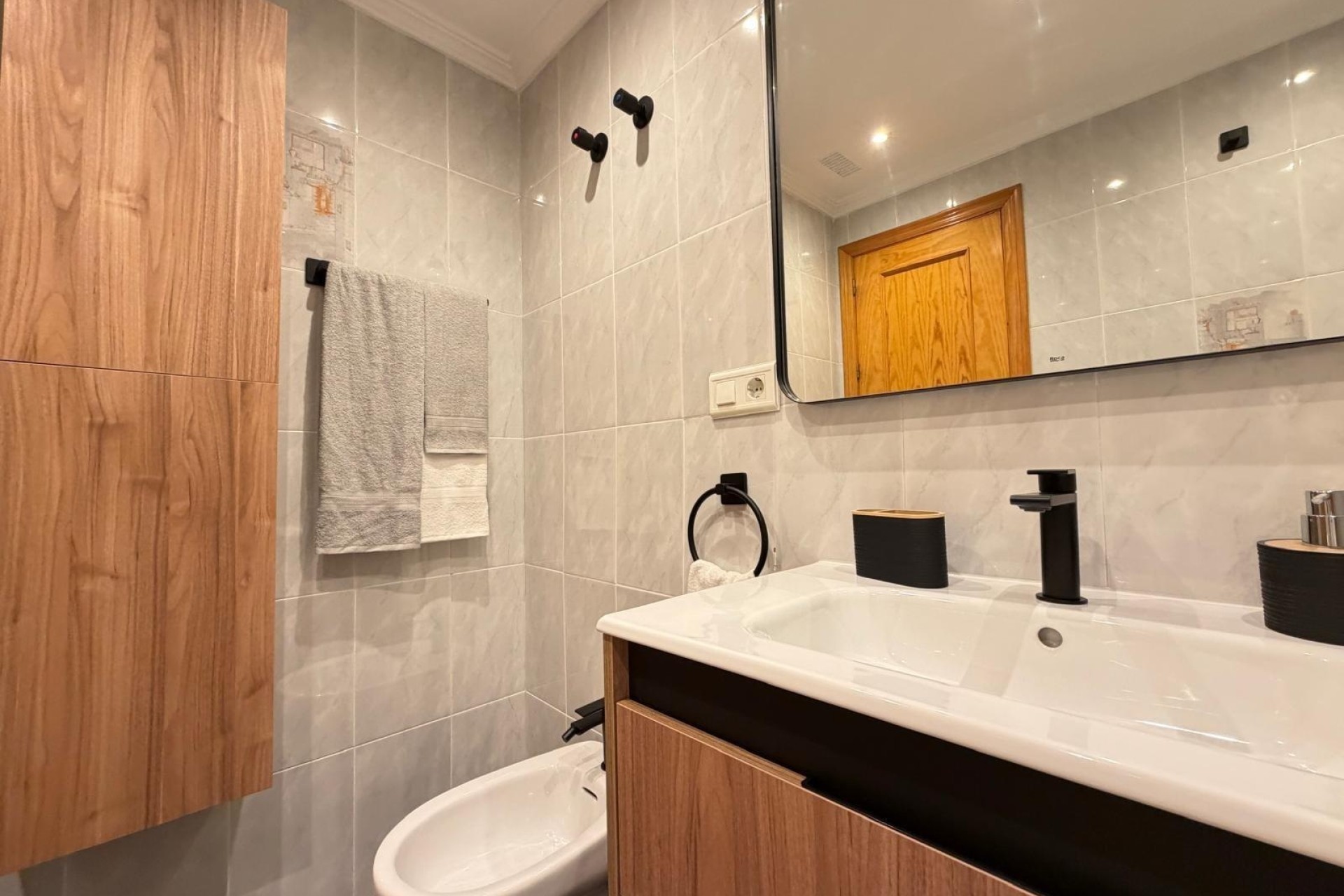 Sprzedaż - Apartament / Mieszkanie -
Torrevieja - Playa de los Locos