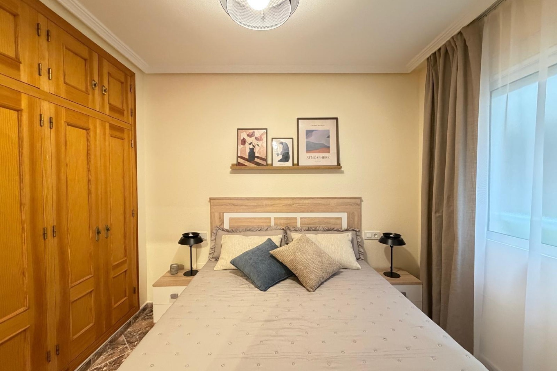 Sprzedaż - Apartament / Mieszkanie -
Torrevieja - Playa de los Locos
