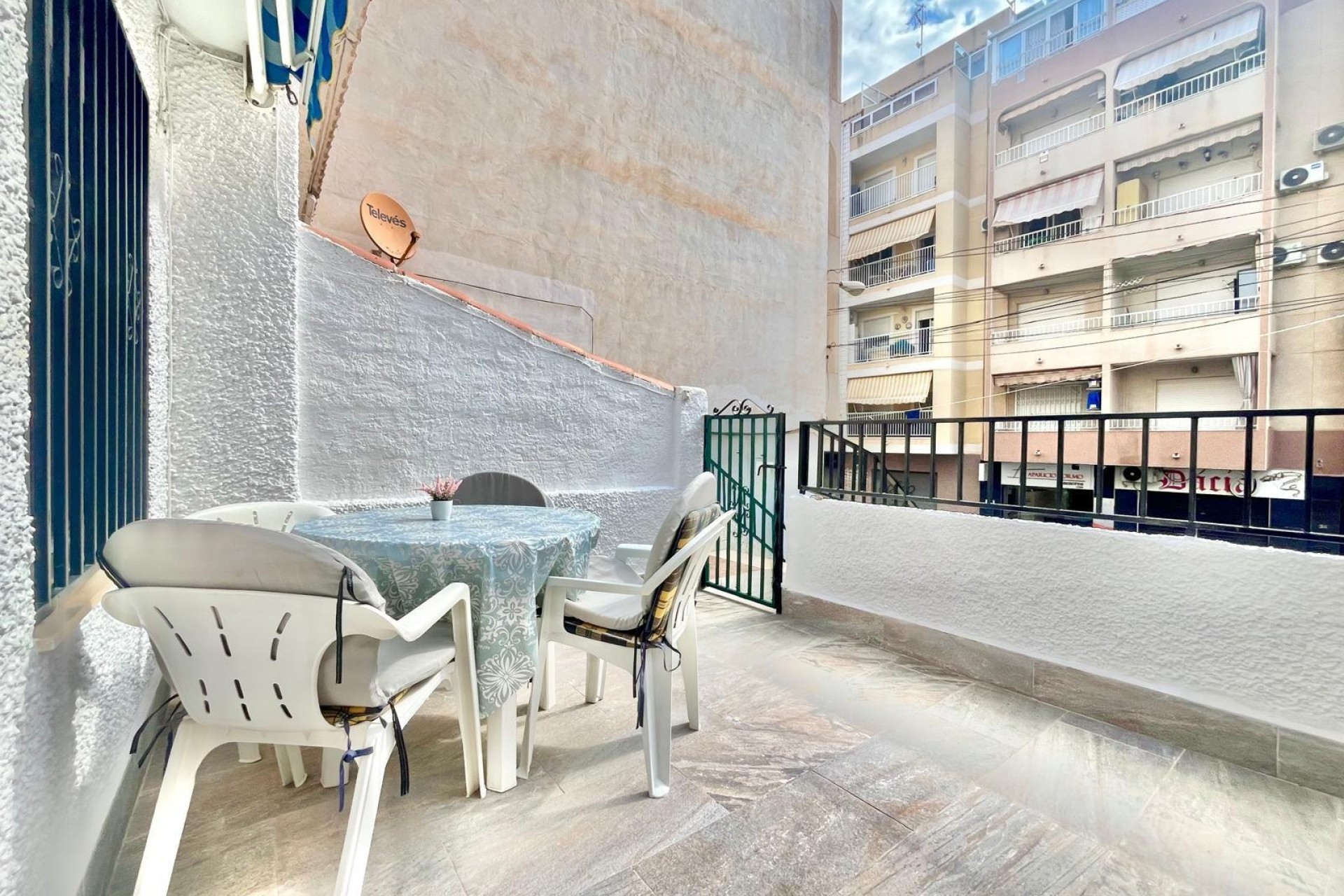 Sprzedaż - Apartament / Mieszkanie -
Torrevieja - Playa de los Locos