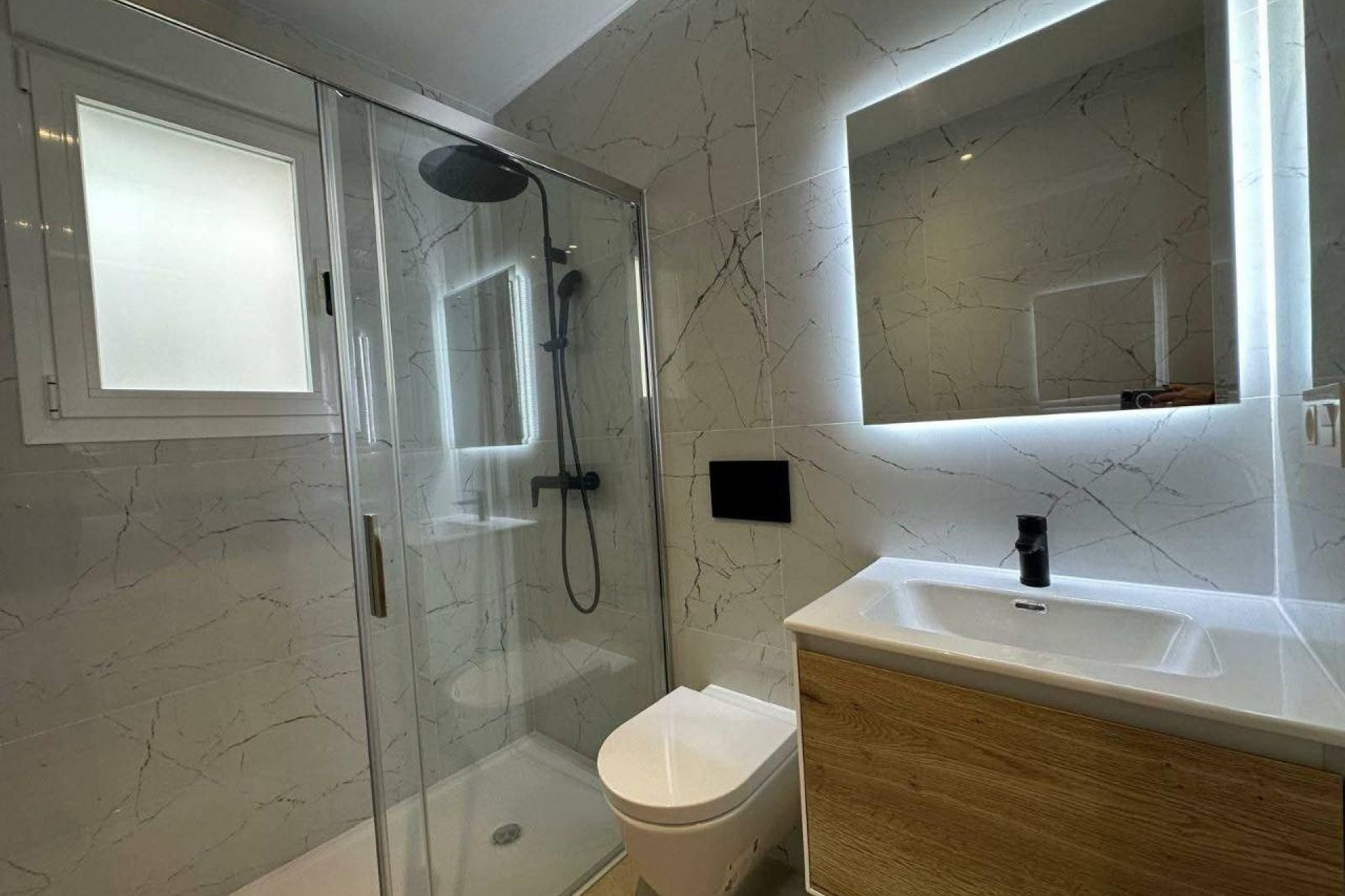 Sprzedaż - Apartament / Mieszkanie -
Torrevieja - Playa de los Locos