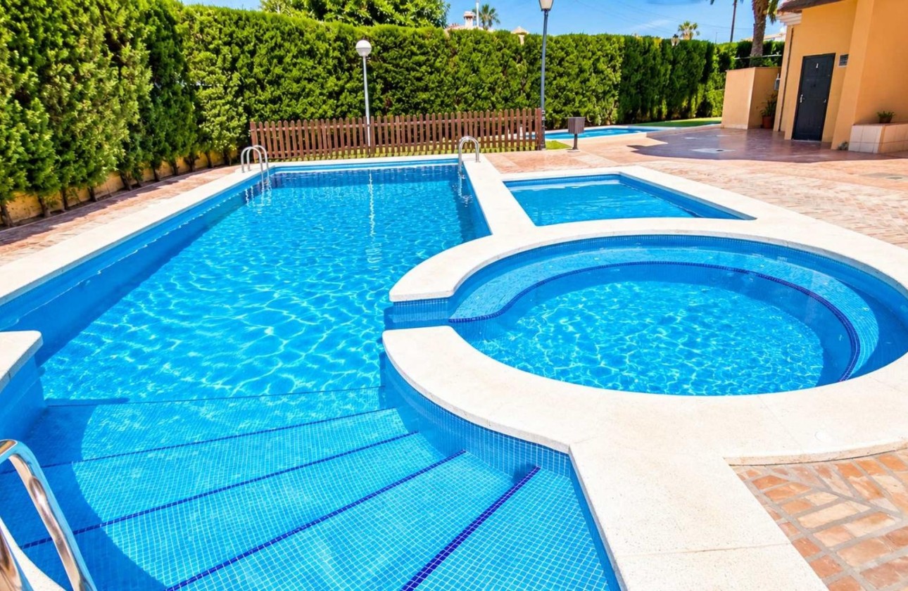 Sprzedaż - Apartament / Mieszkanie -
Torrevieja - Playa de los Locos