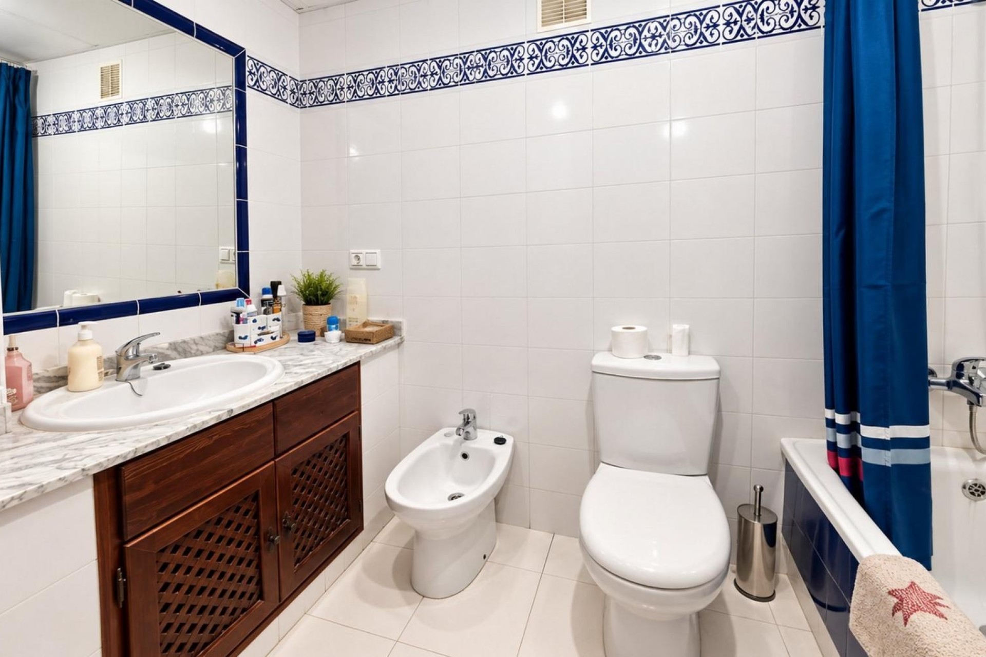 Sprzedaż - Apartament / Mieszkanie -
Torrevieja - Playa de los Locos