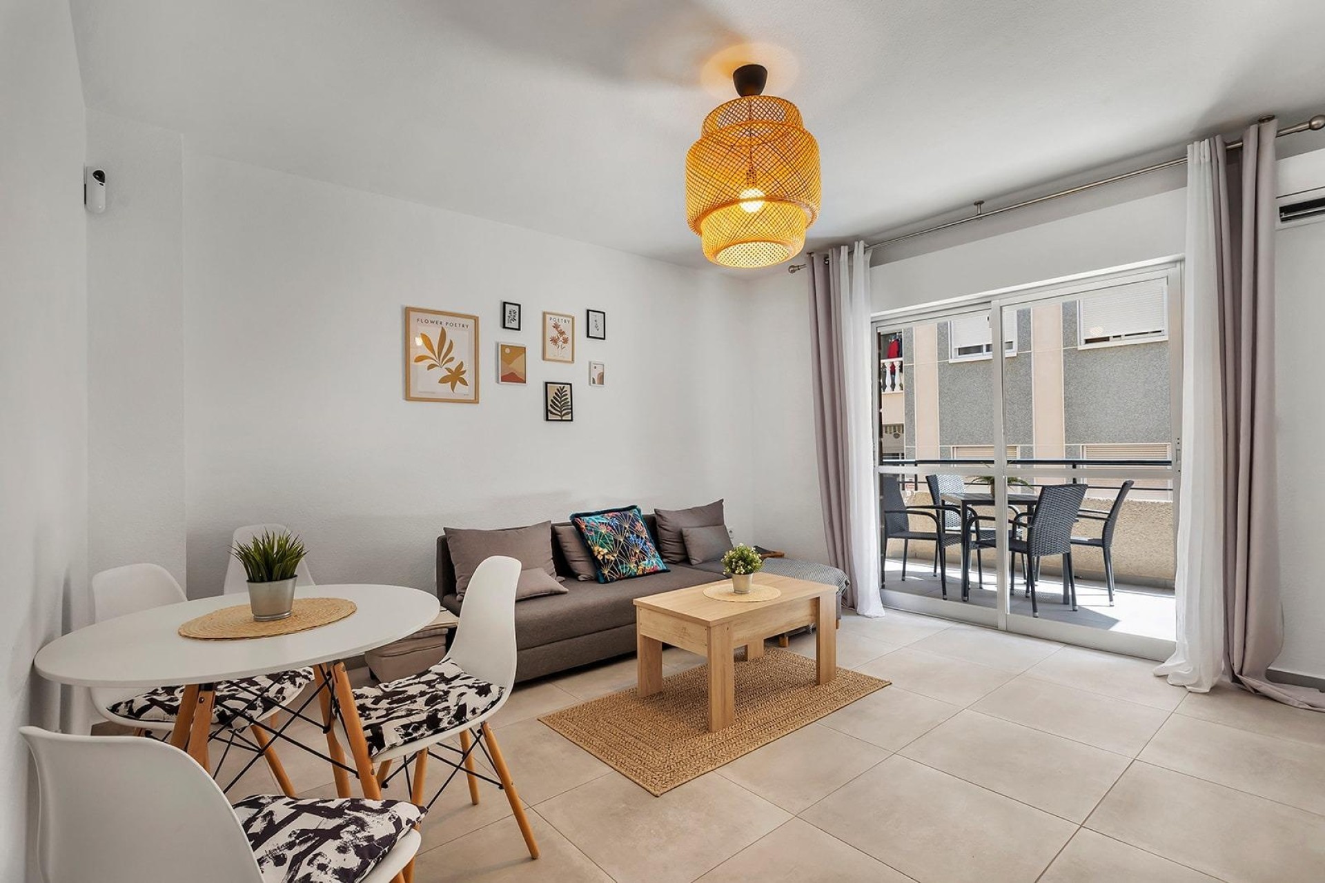 Sprzedaż - Apartament / Mieszkanie -
Torrevieja - Playa de los Locos