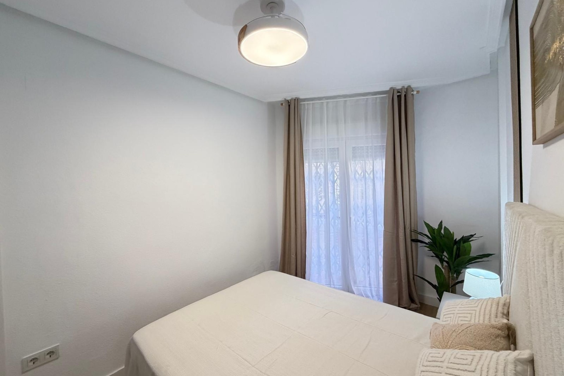 Sprzedaż - Apartament / Mieszkanie -
Torrevieja - Playa de los Locos
