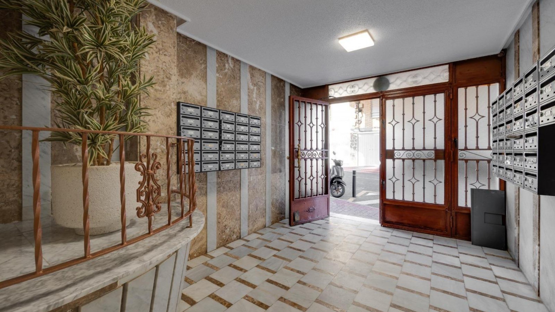 Sprzedaż - Apartament mieszkanie -
Torrevieja - Playa de los Naufragos