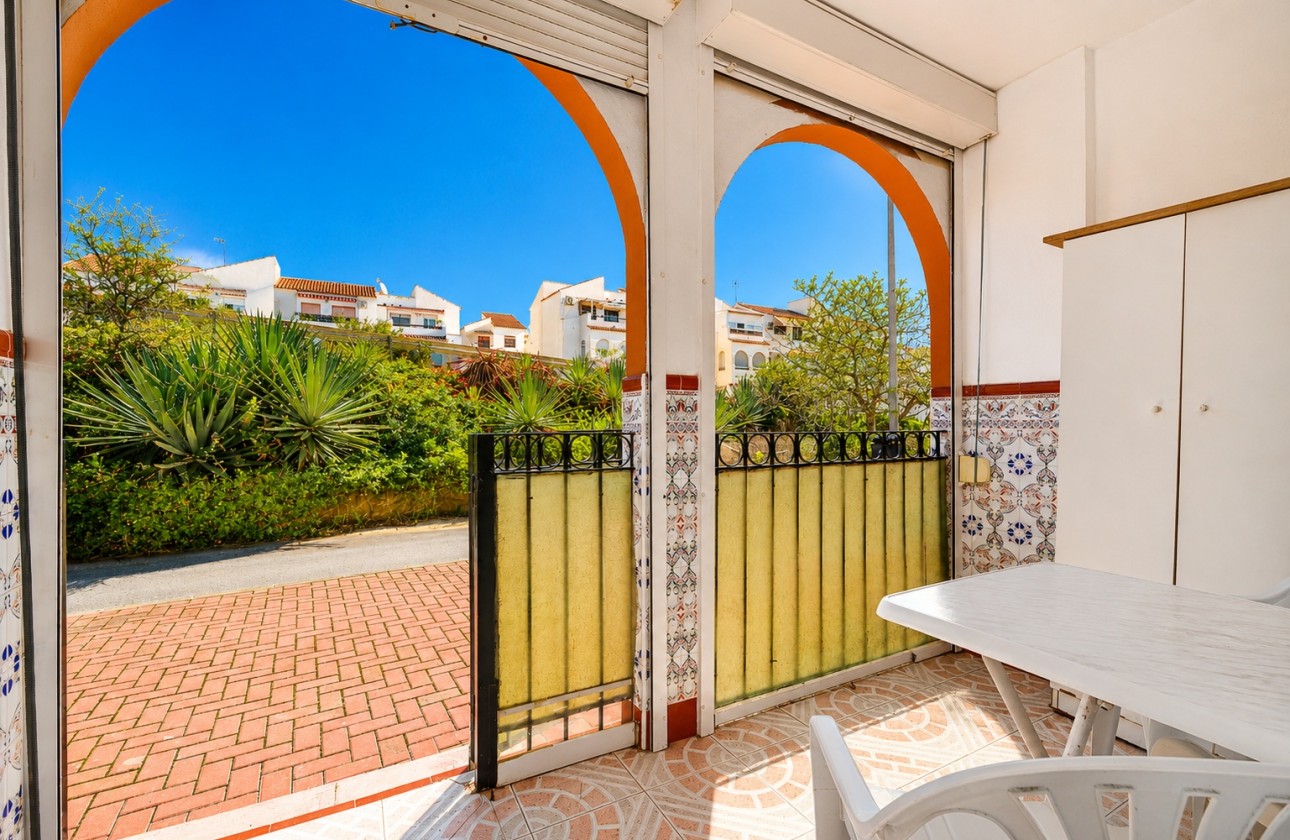 Sprzedaż - Apartament / Mieszkanie -
Torrevieja - Playa de los Naufragos