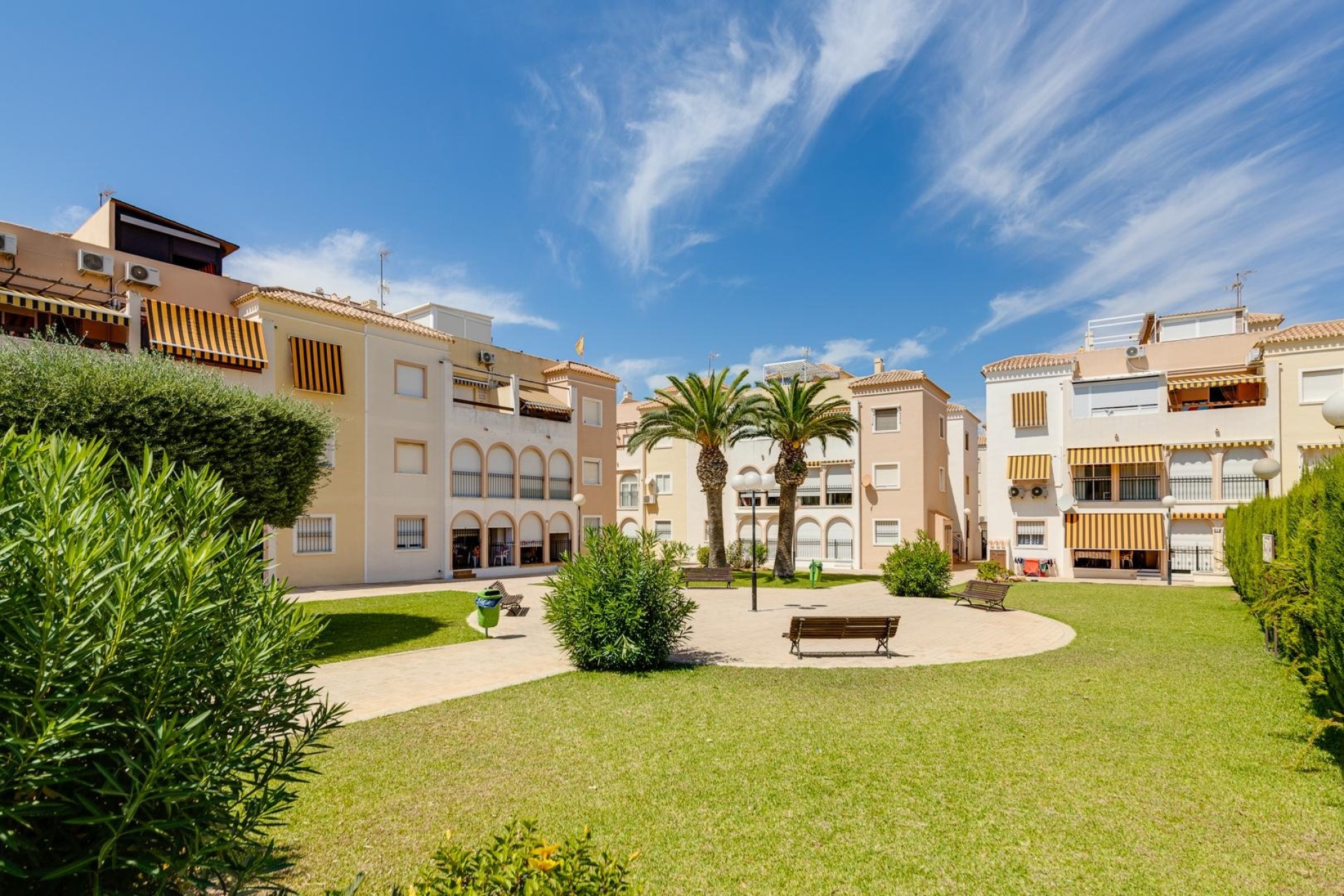 Sprzedaż - Apartament / Mieszkanie -
Torrevieja - Playa de los Naufragos
