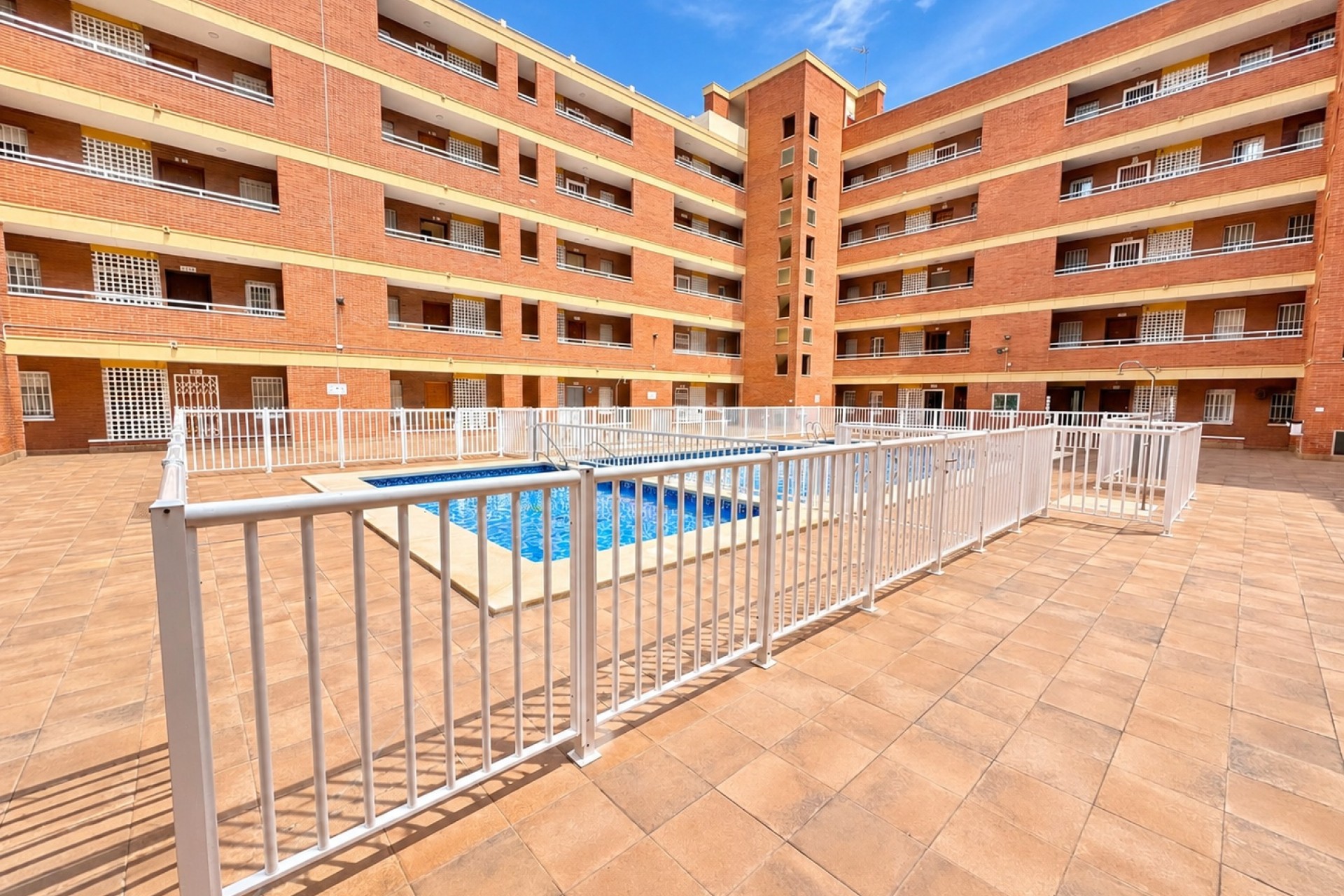 Sprzedaż - Apartament / Mieszkanie -
Torrevieja - Playa de los Naufragos