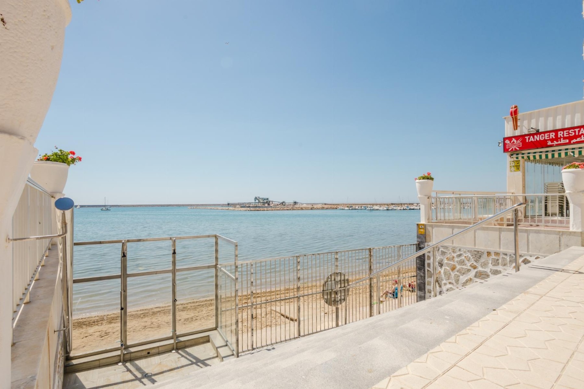 Sprzedaż - Apartament / Mieszkanie -
Torrevieja - Playa del Acequión