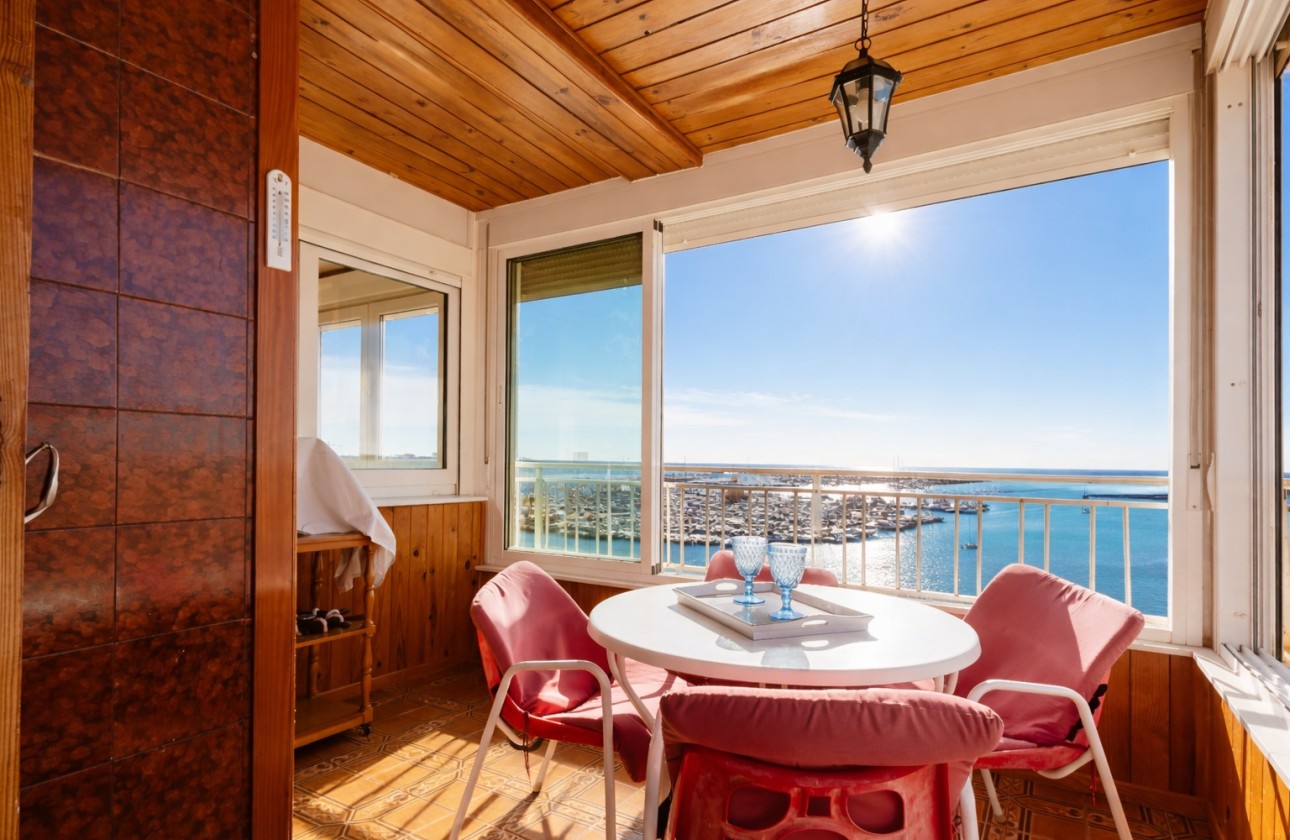 Sprzedaż - Apartament / Mieszkanie -
Torrevieja - Playa del Acequión