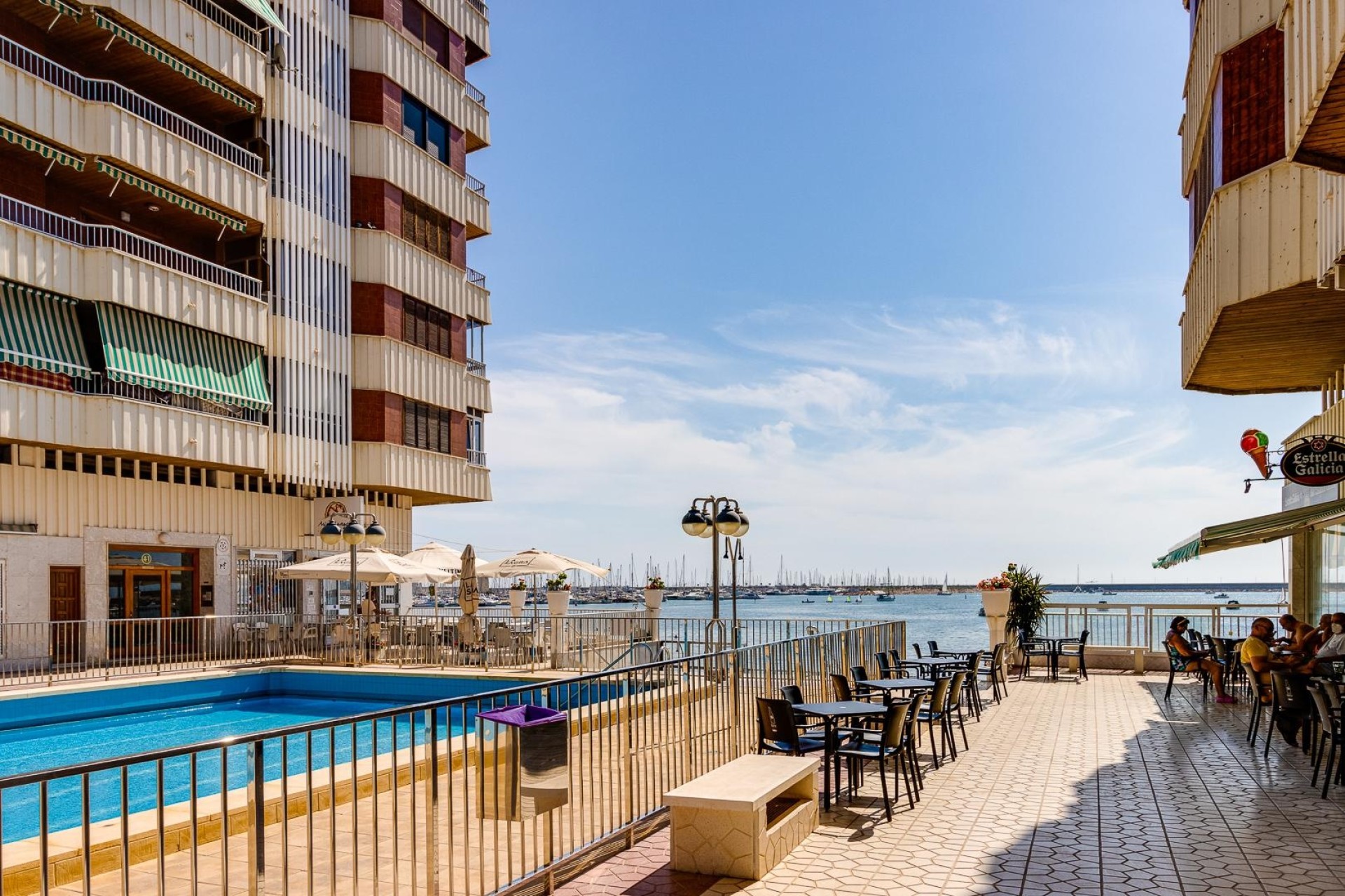 Sprzedaż - Apartament / Mieszkanie -
Torrevieja - Playa del Acequión