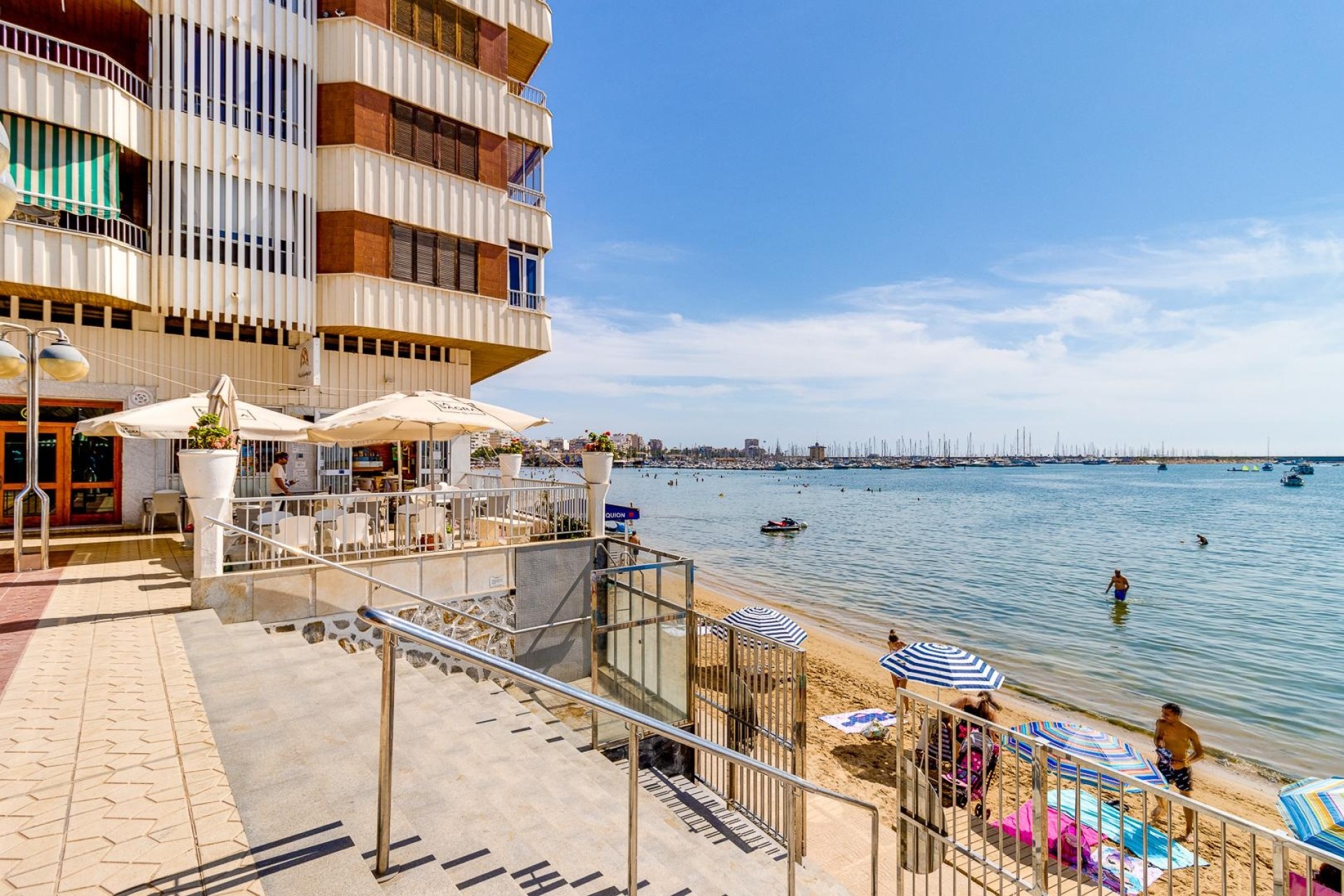Sprzedaż - Apartament / Mieszkanie -
Torrevieja - Playa del Acequión