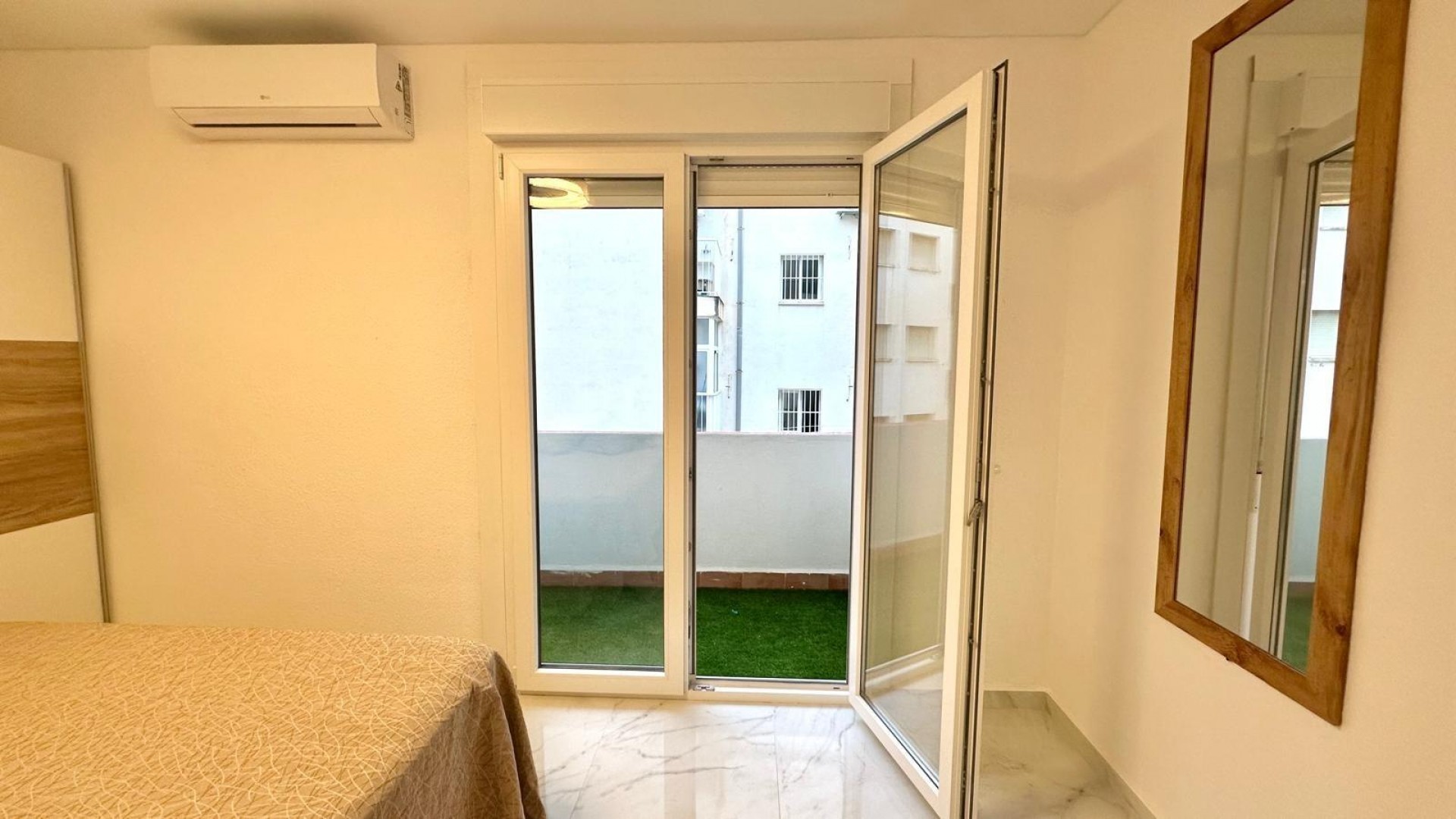Sprzedaż - Apartament mieszkanie -
Torrevieja - Playa del cura