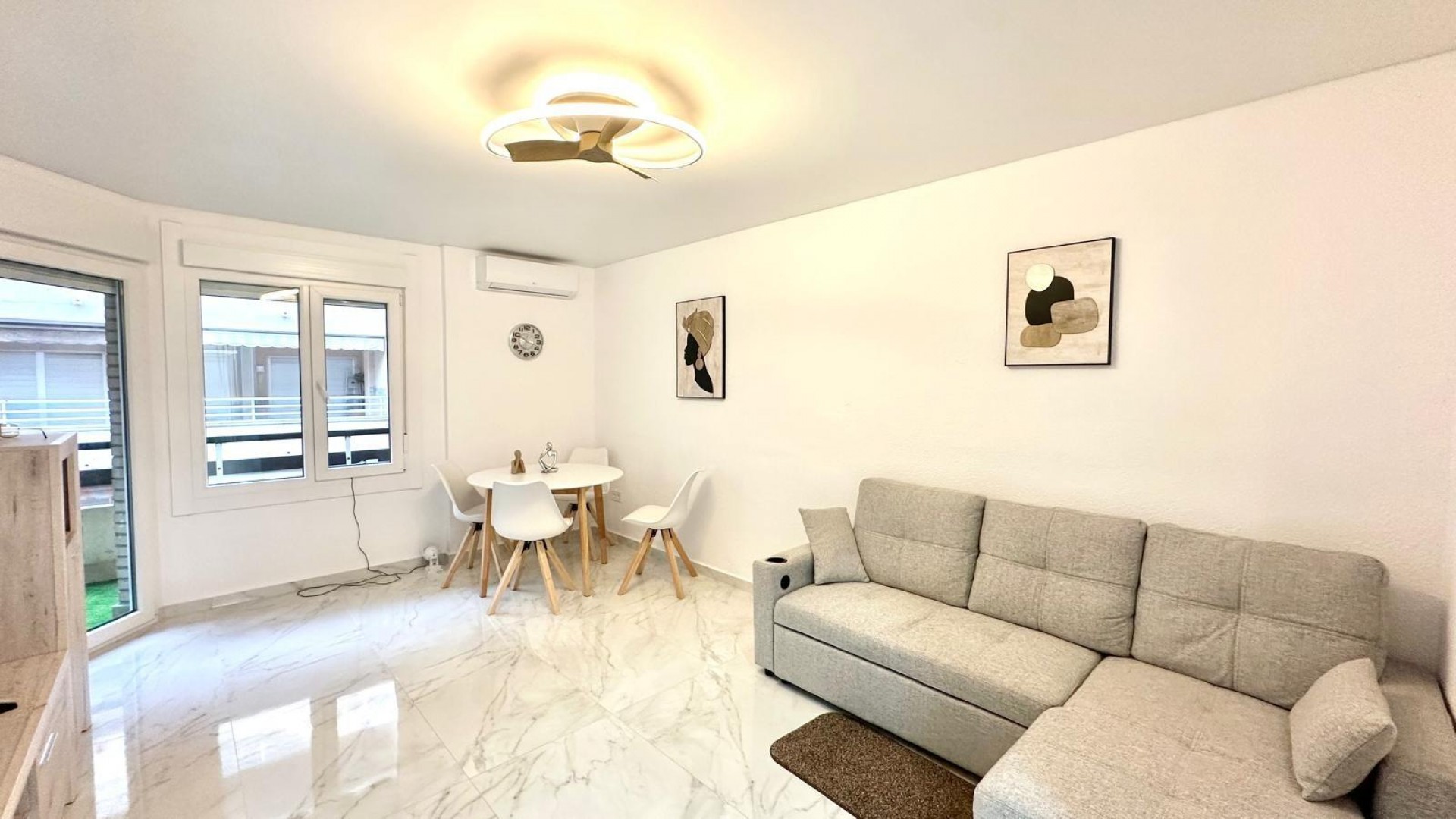 Sprzedaż - Apartament mieszkanie -
Torrevieja - Playa del cura