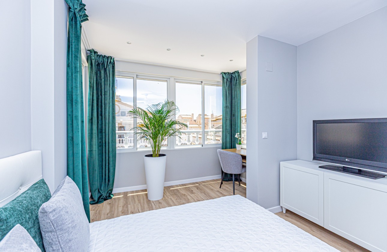 Sprzedaż - Apartament / Mieszkanie -
Torrevieja - Playa del Cura